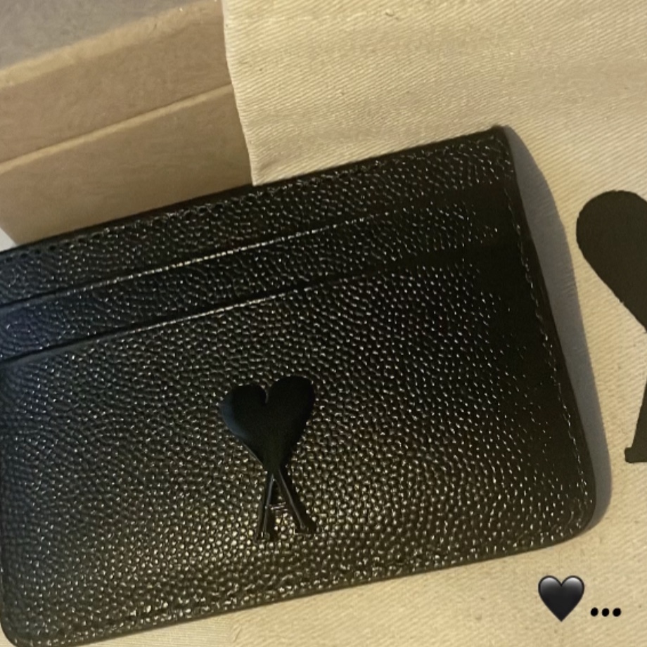 AMI de Coeur Card Holder Black 착용 스타일
