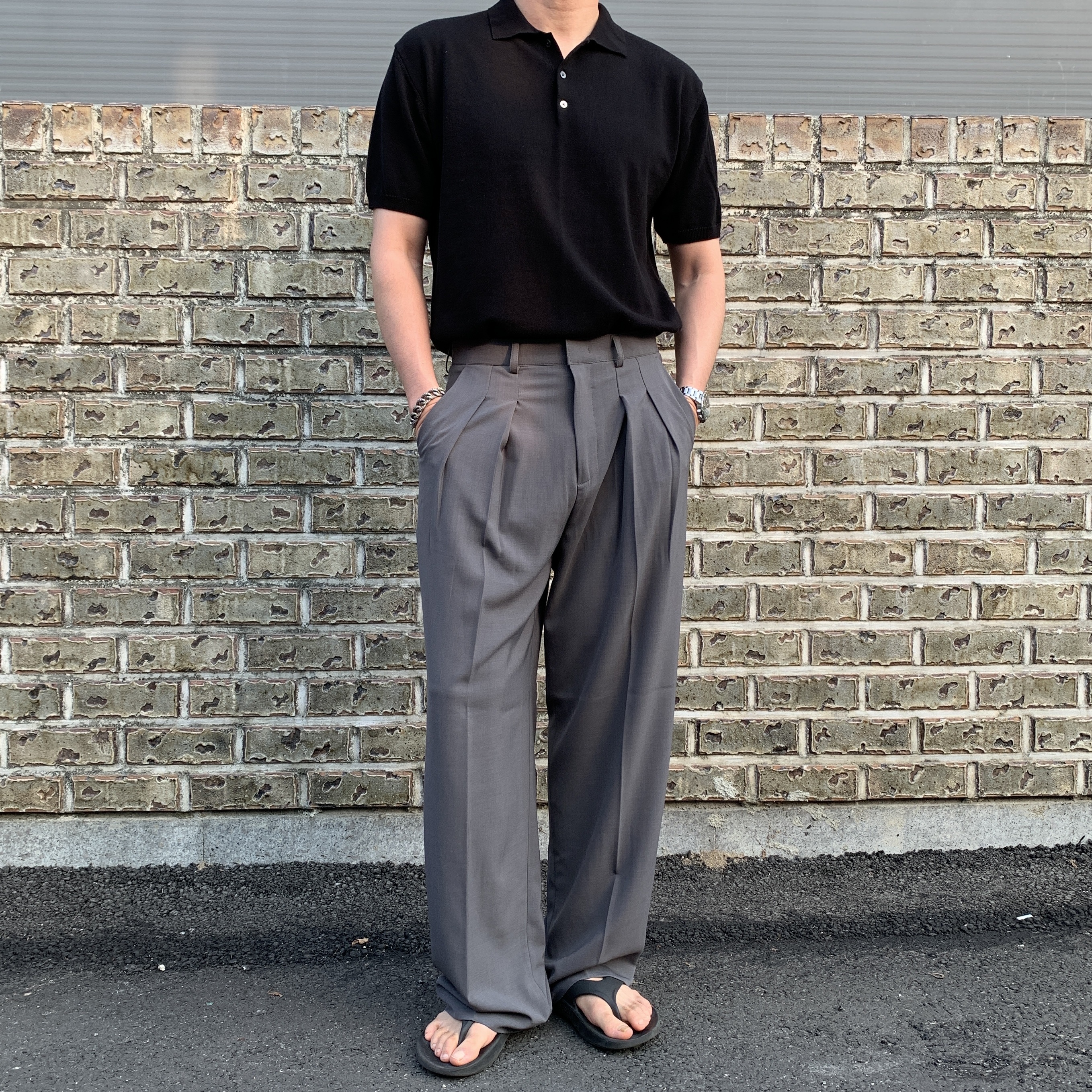 Oofos OOriginal Black 착용 스타일 - 1