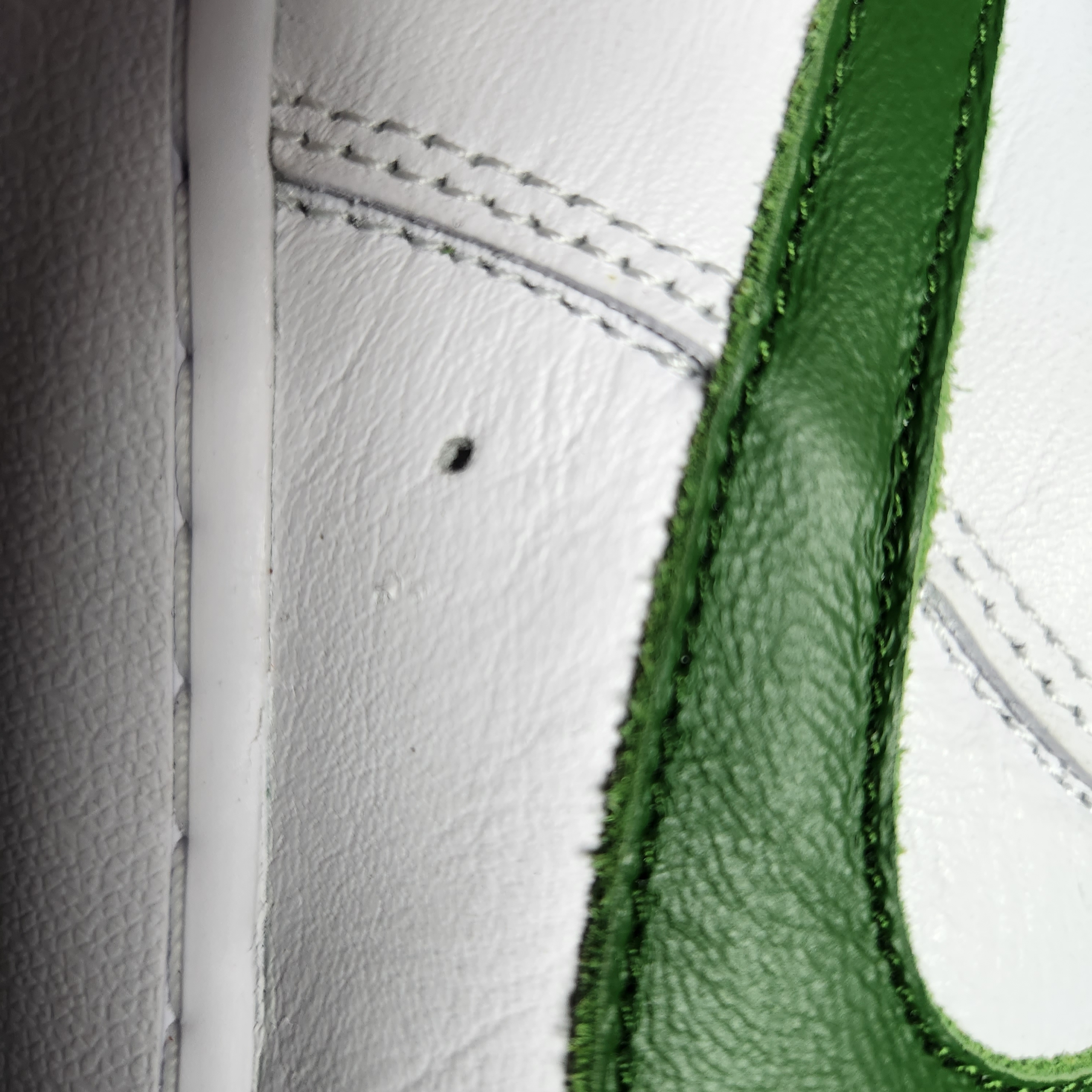 Nike Air Force 1 Low Retro Color of the Month White Forest Green 착용 스타일 - 3