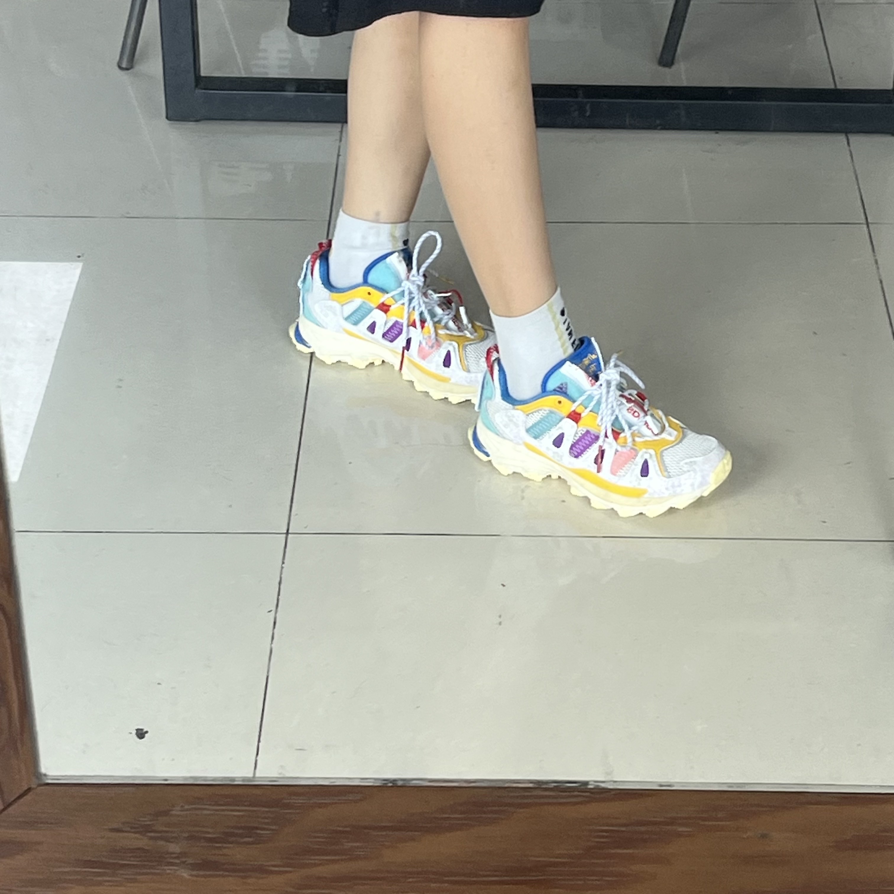 Adidas x Sean Wotherspoon x Hot Wheels Superturf Adventure White Bold Gold 착용 스타일 - 1