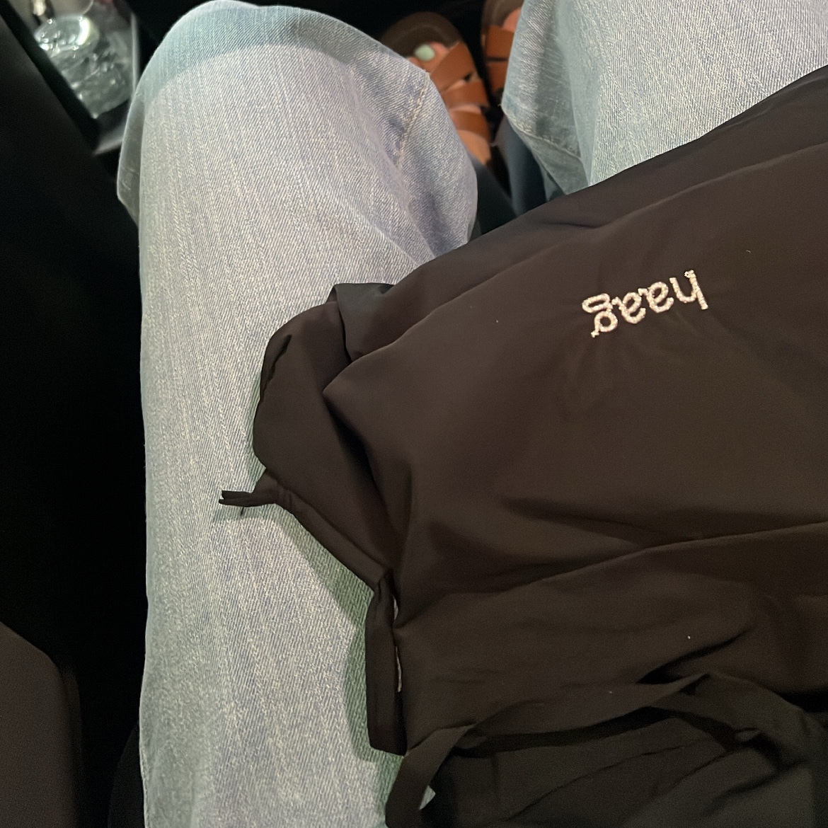 Haag String Backpack Black 착용 스타일