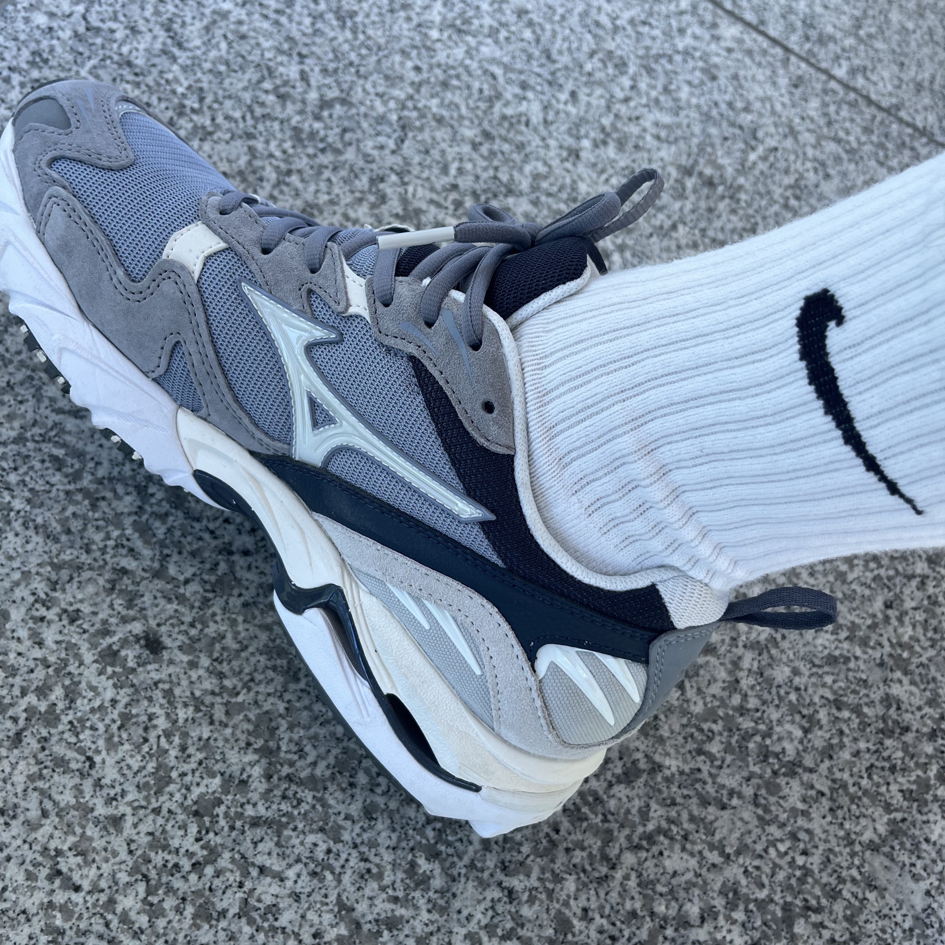 Mizuno Wave Rider 10 Tradewinds Snow White Nimbus Cloud 착용 스타일