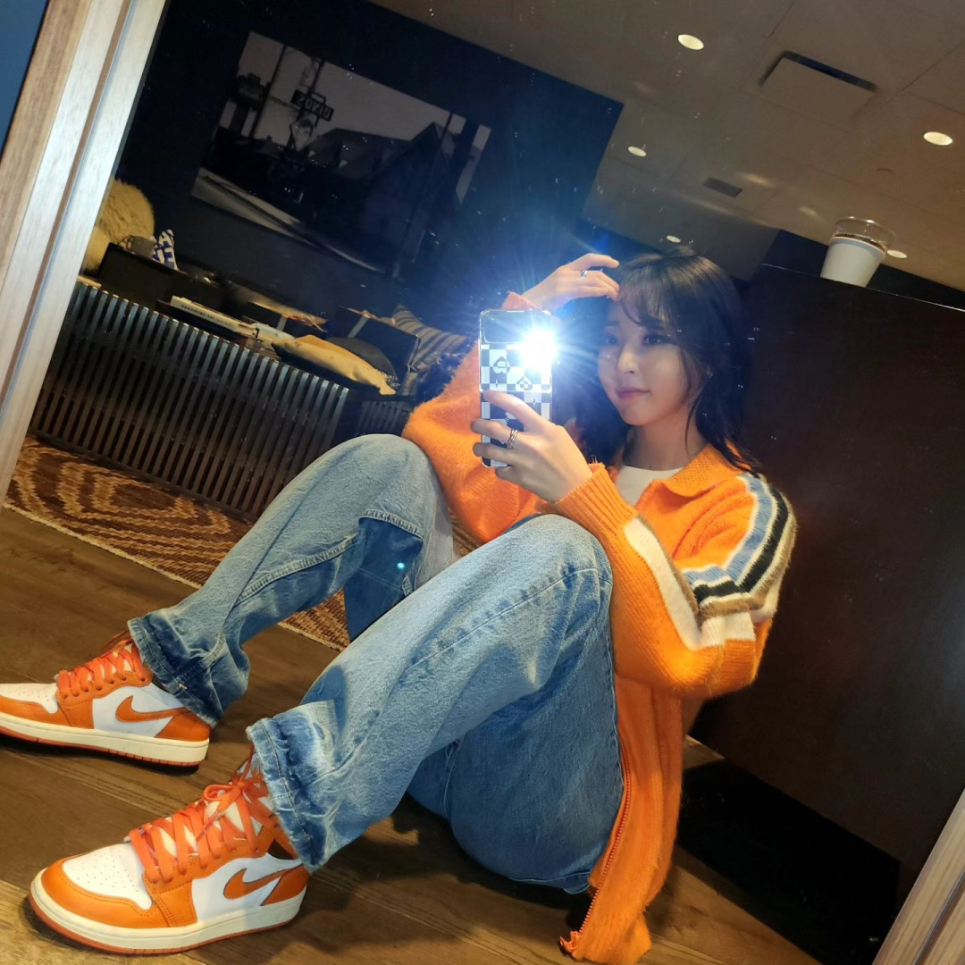 (W) Jordan 1 Retro High OG Starfish 착용 스타일 - 2