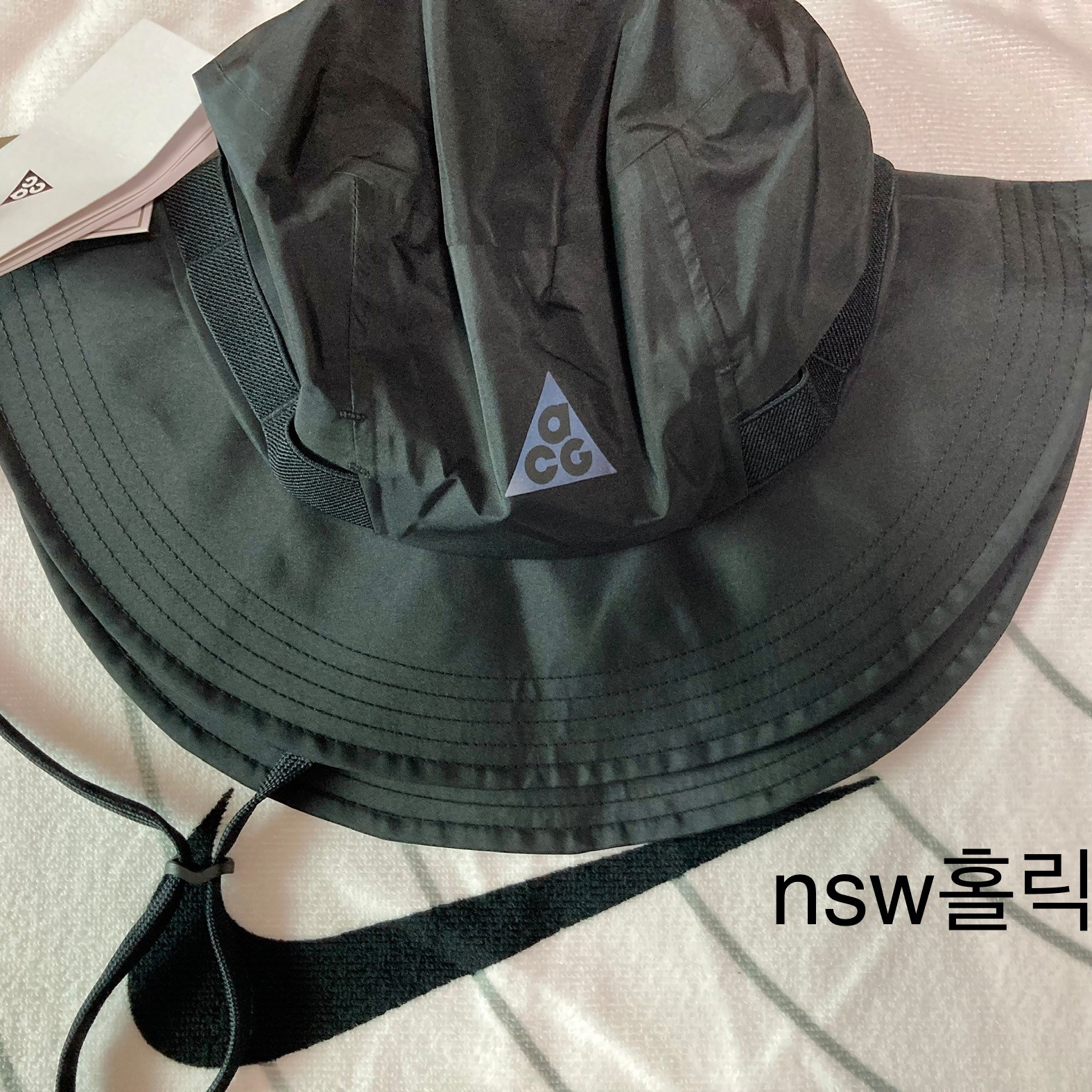 Nike ACG Apex Bucket Hat Black 착용 스타일 - 2