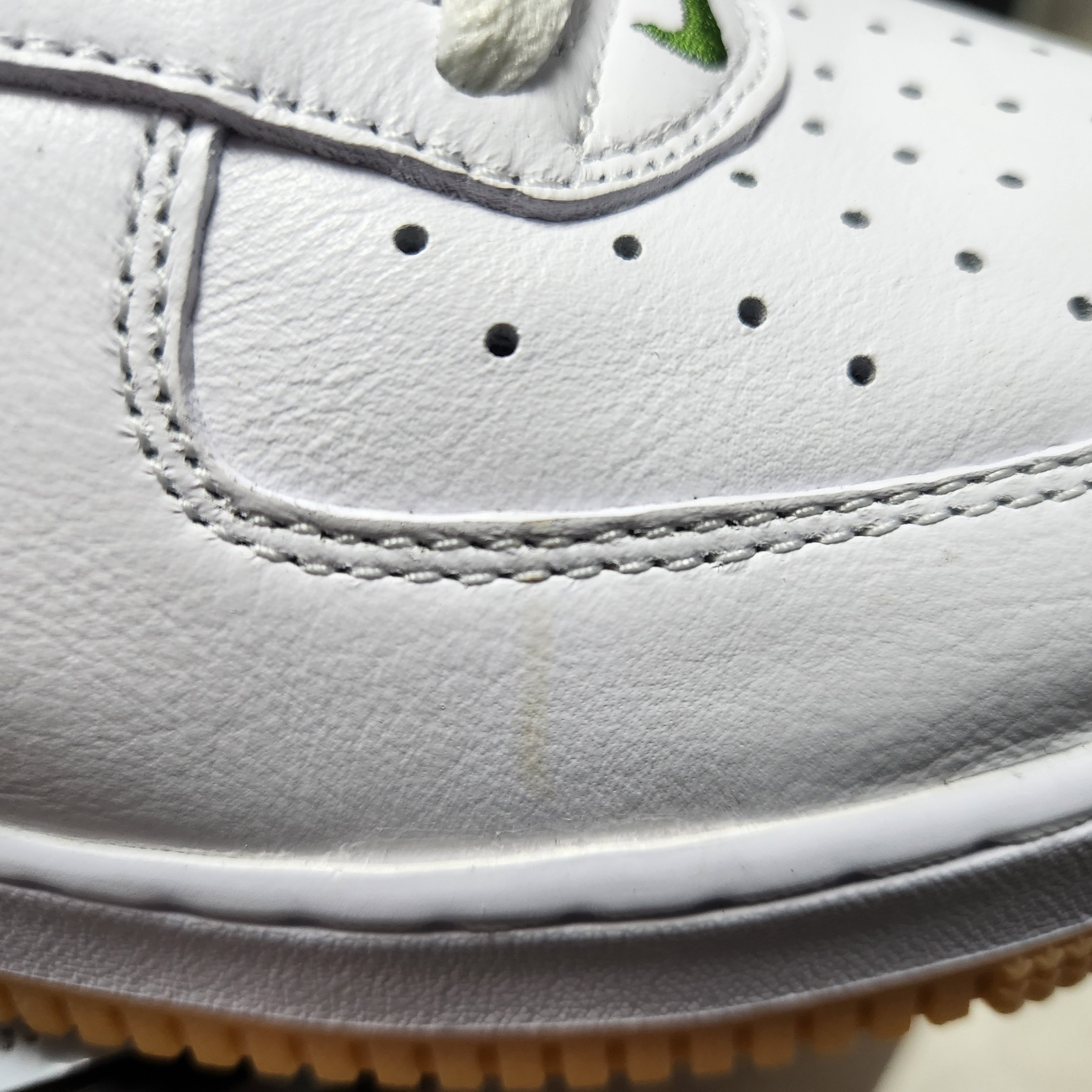 Nike Air Force 1 Low Retro Color of the Month White Forest Green 착용 스타일 - 1