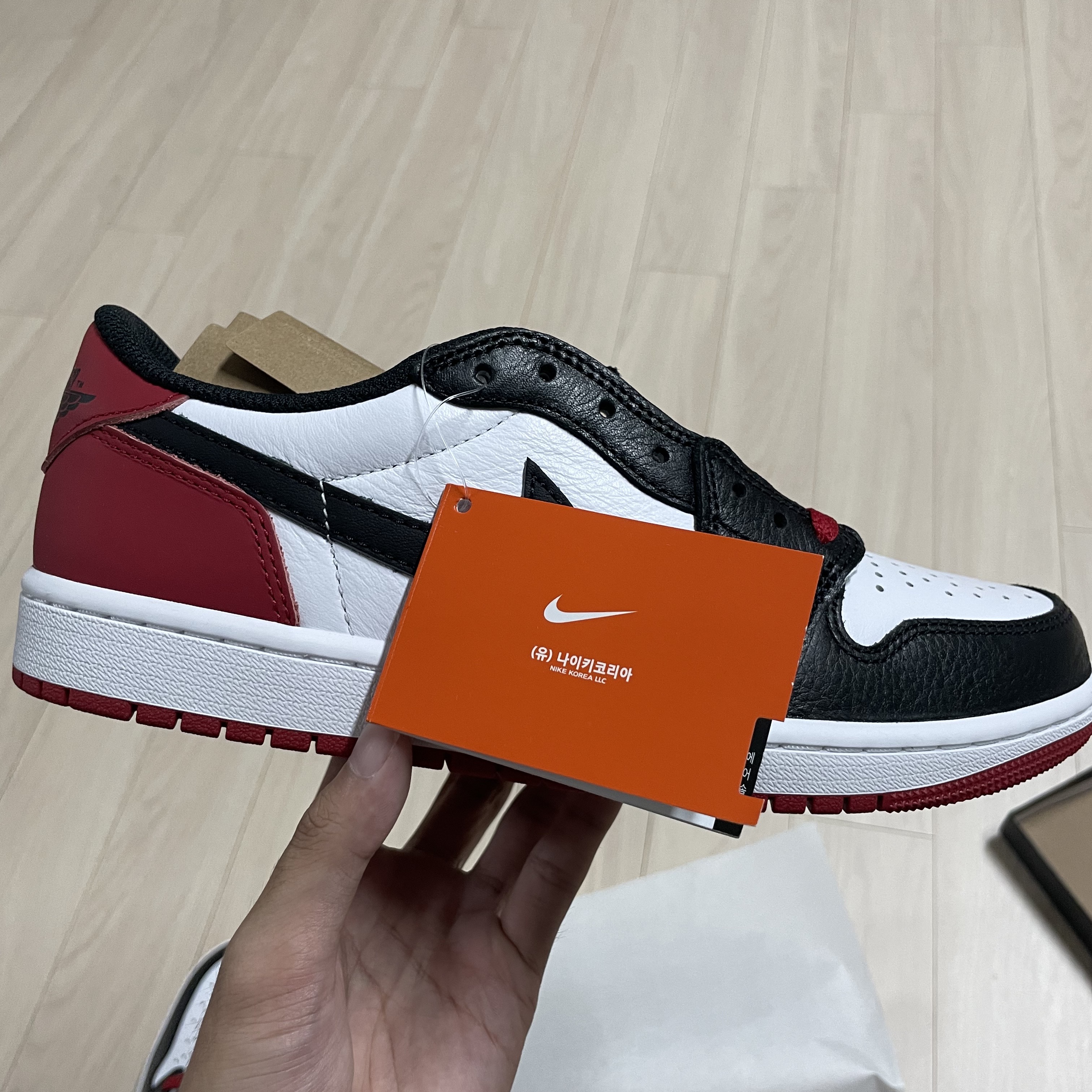 Jordan 1 Retro Low OG Black Toe 착용 스타일 - 1
