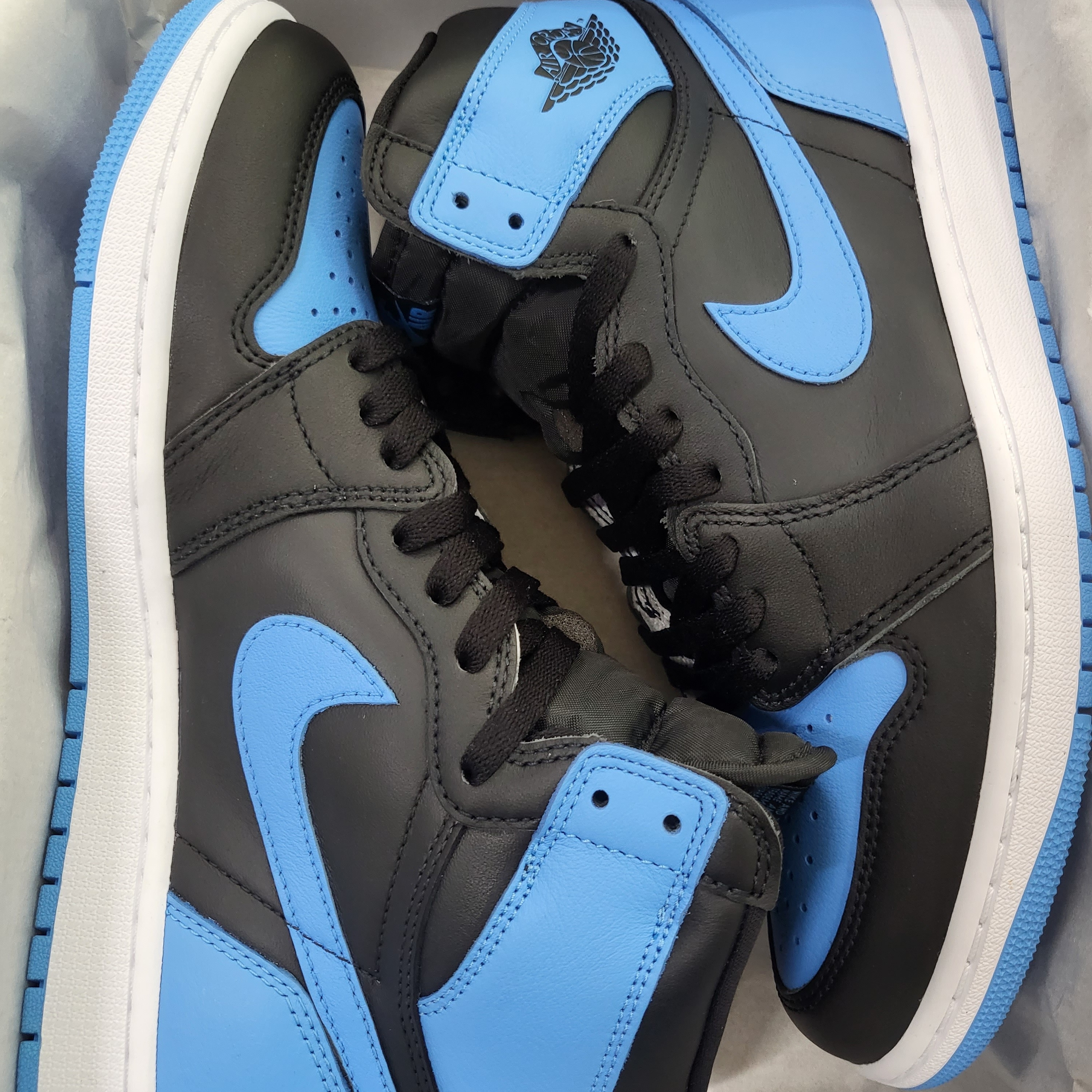 Jordan 1 Retro High OG University Blue 착용 스타일 - 2