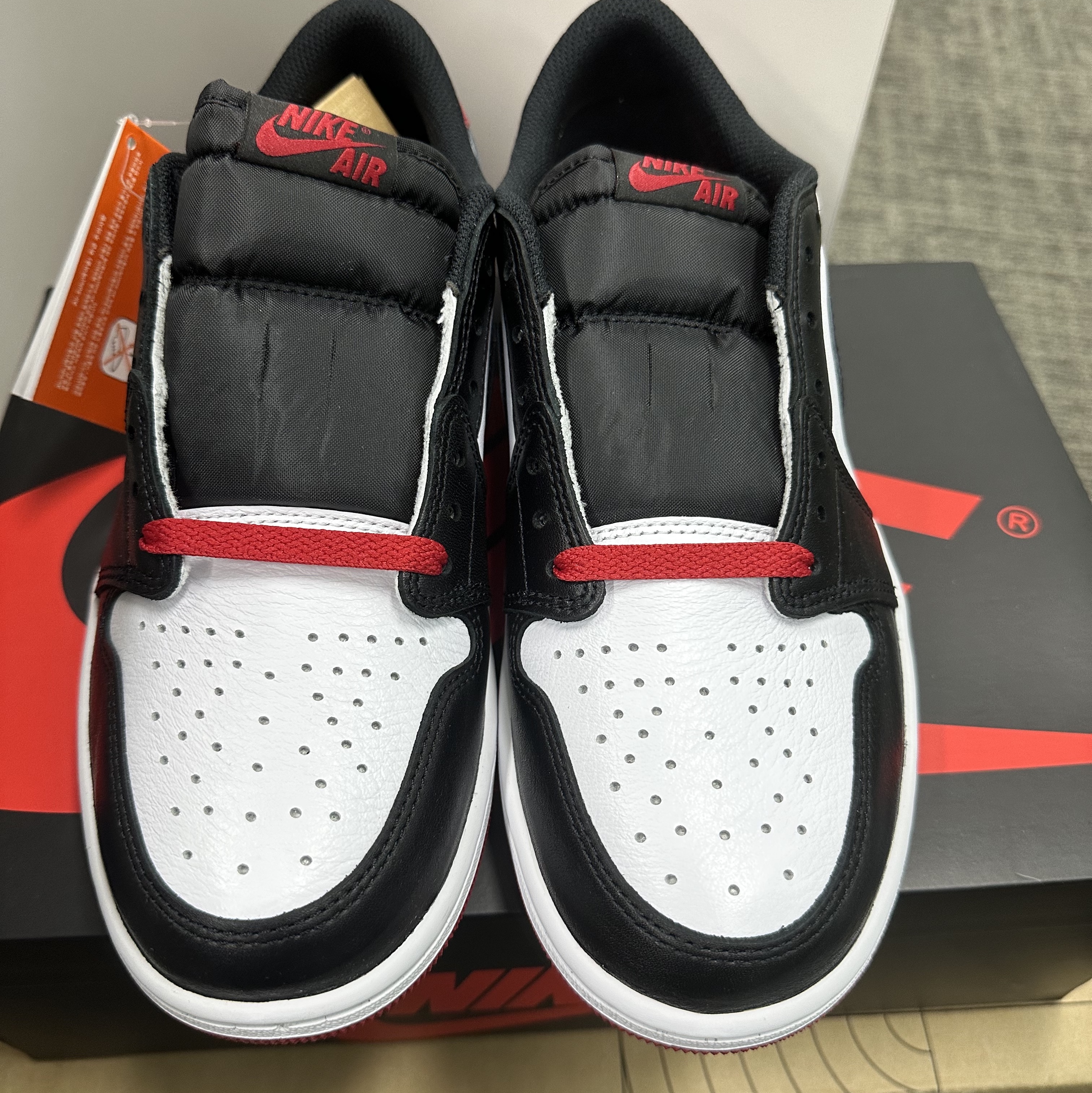 Jordan 1 Retro Low OG Black Toe 착용 스타일 - 2
