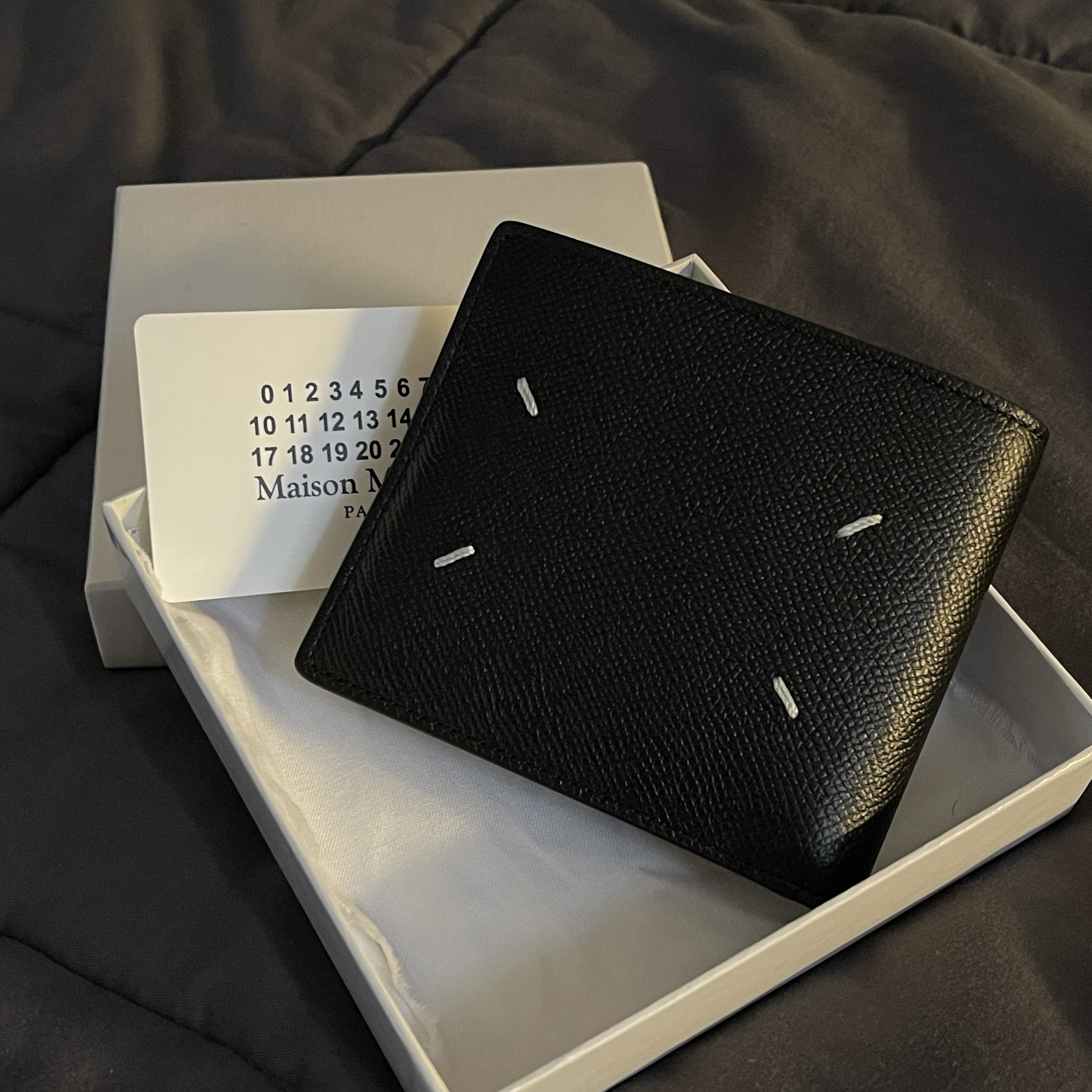 Maison Margiela Bovine Leather Bi-Fold Wallet Black 착용 스타일