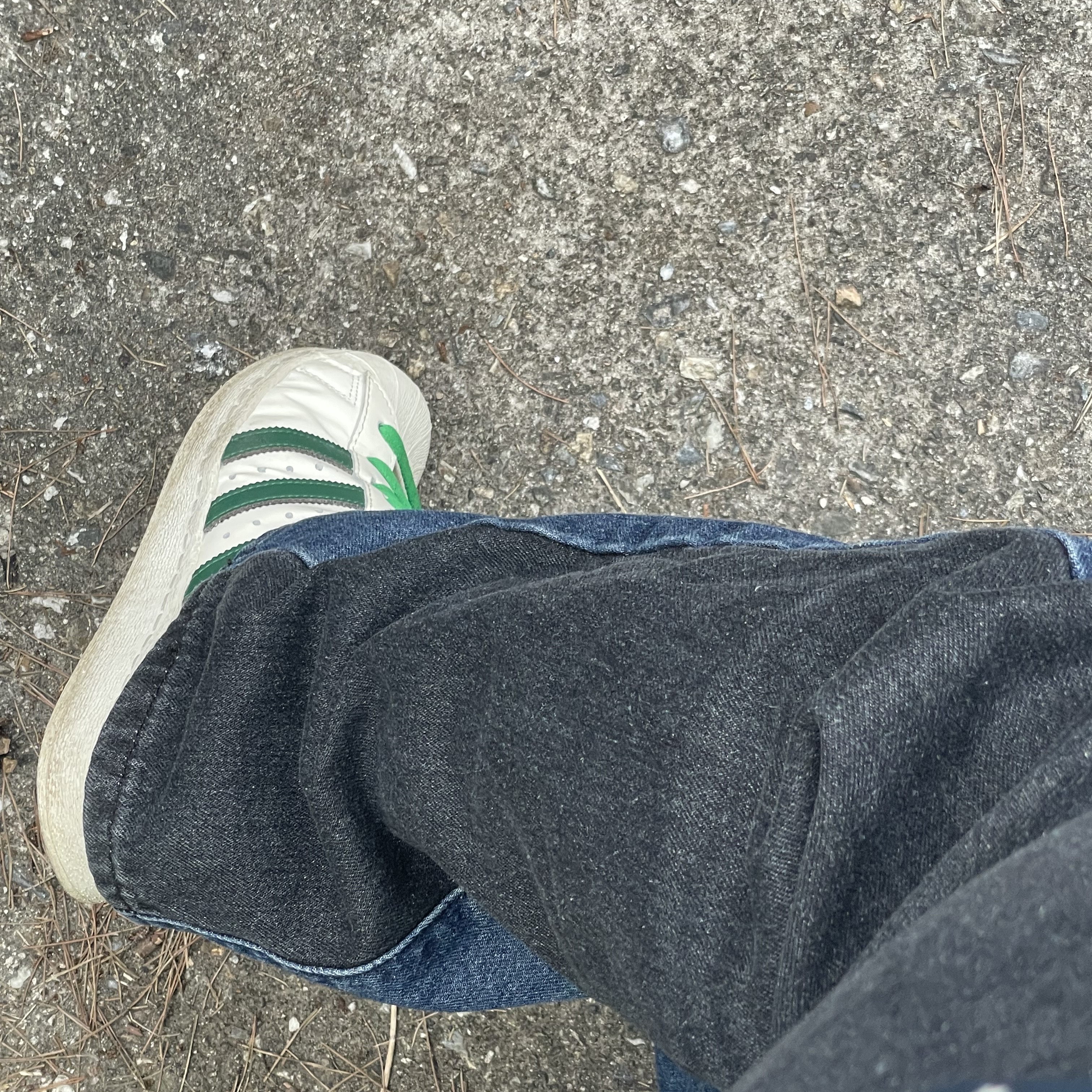 Adidas Superstar 82 Off White Dark Green 착용 스타일