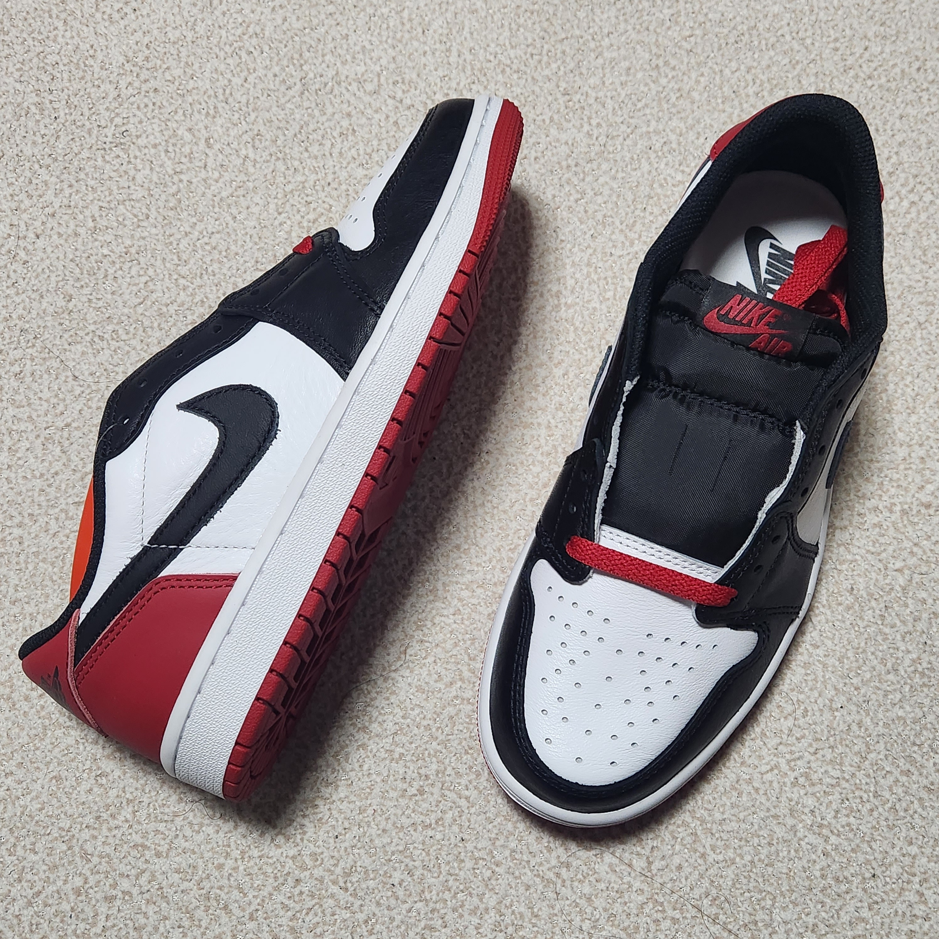 Jordan 1 Retro Low OG Black Toe 착용 스타일 - 1