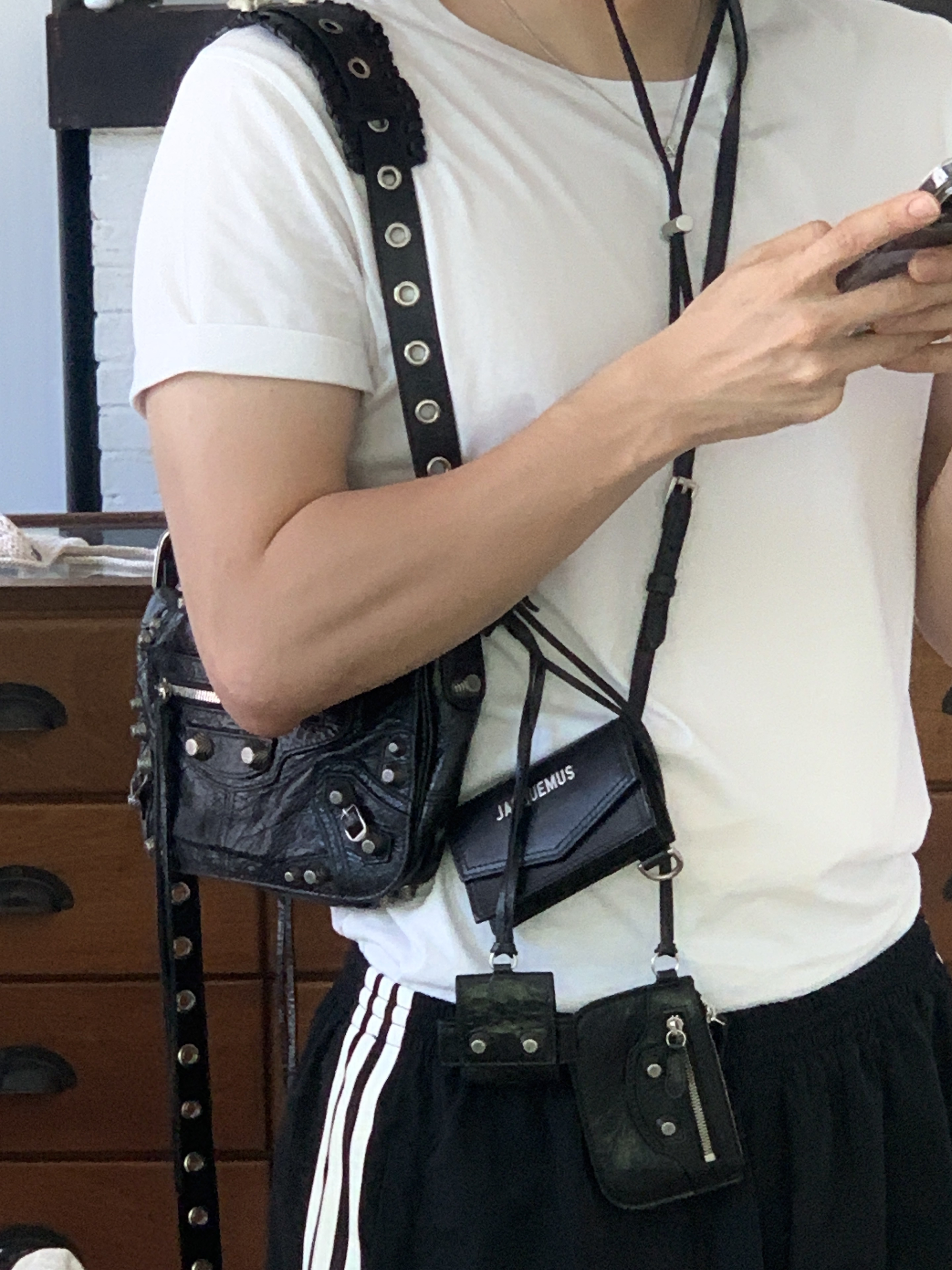 Jacquemus Le Bob Artichaut Bucket Hat Black, Balenciaga x Adidas Tracksuit Trousers Black ์ฐฉ์ฉ ์คํ์ผ - 4