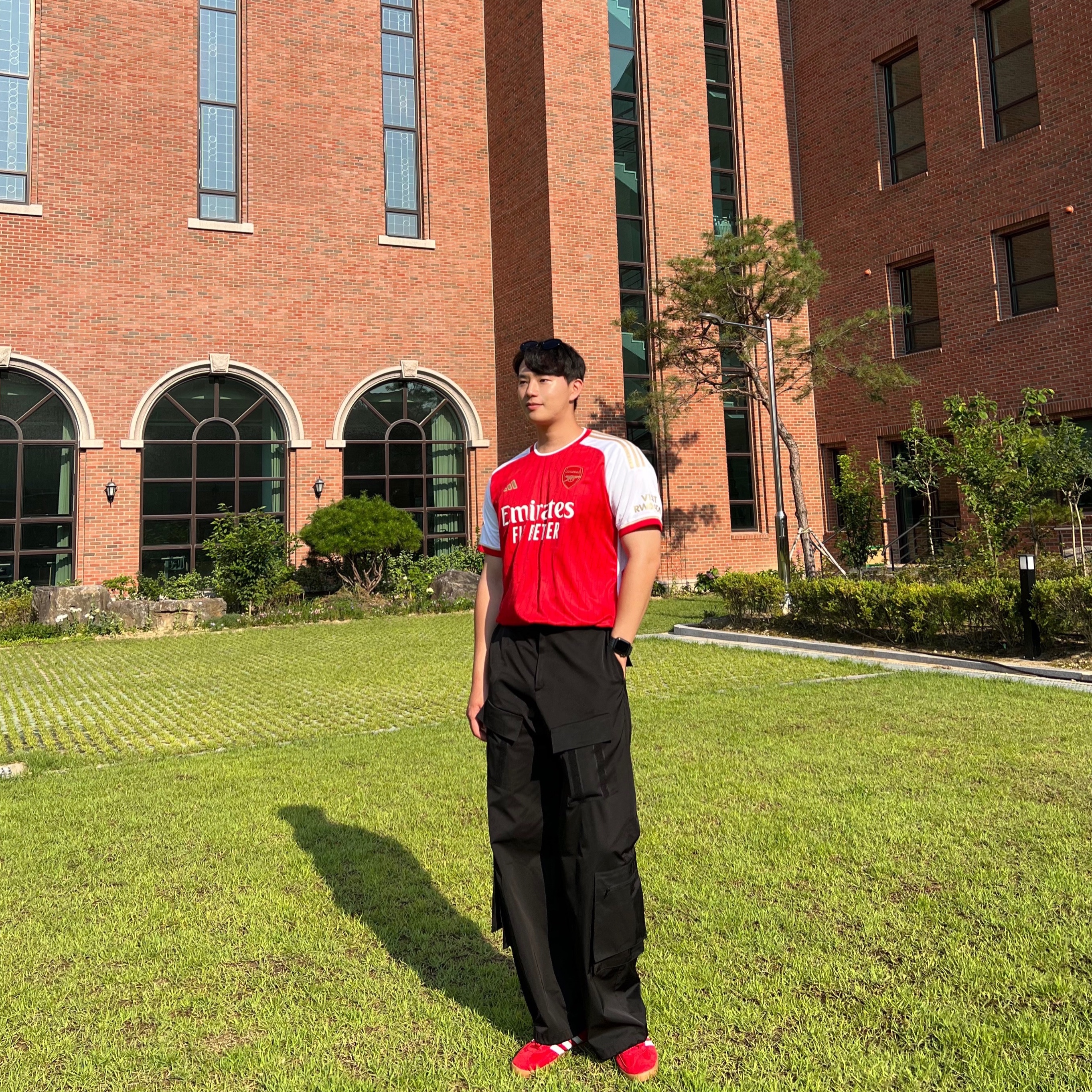 Adidas Arsenal 2023/24 Home Jersey Better Scarlet White - KR Sizing (Non Marking Ver.), AOP New Cargo Series 01 Black 착용 스타일 - 1