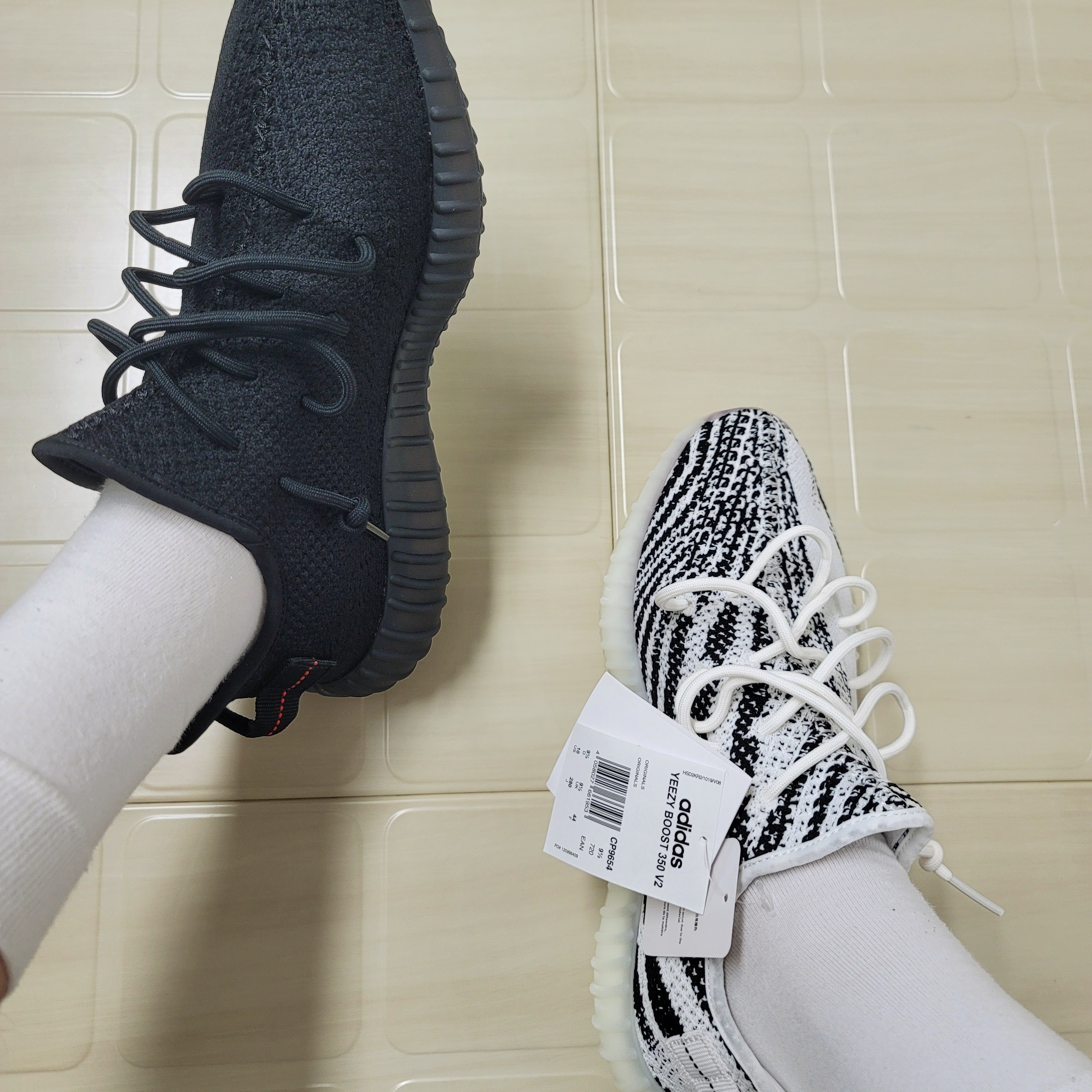 Adidas Yeezy Boost 350 V2 Zebra 2022/2023, Adidas Yeezy Boost 350 V2 Zebra 2017/2019/2020 착용 스타일 - 3