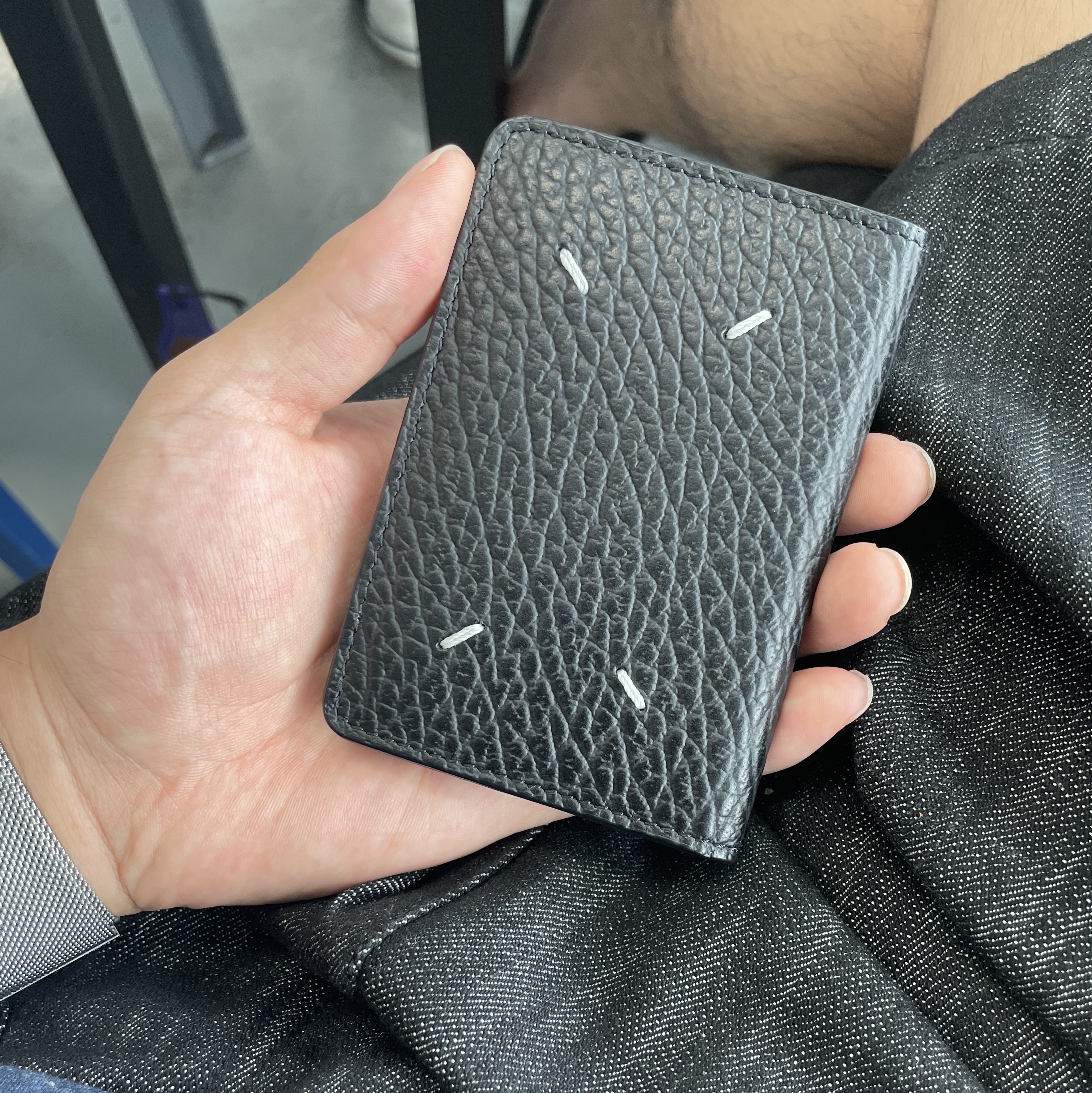 Maison Margiela Bovine Leather Card Holder Black 착용 스타일