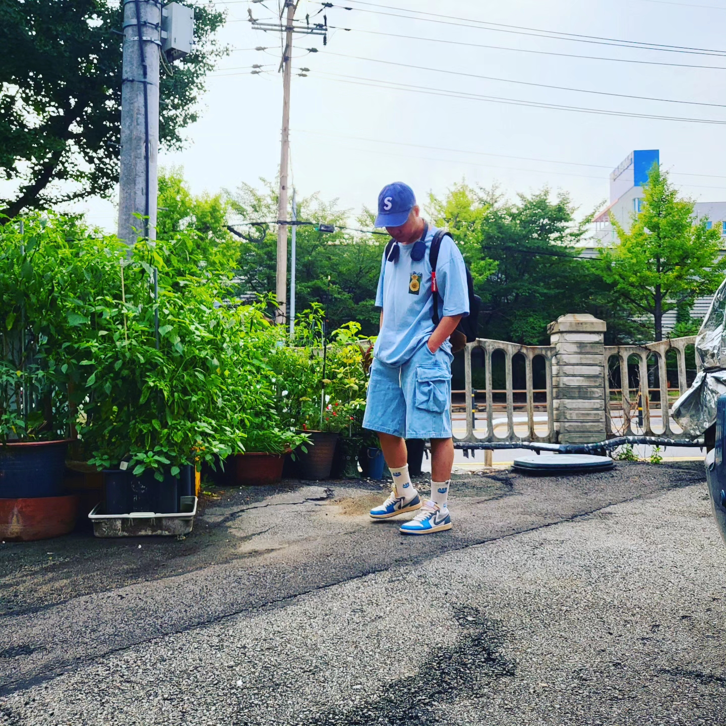 Stussy Flower Grid Pigment Dyed T-Shirt Sky Blue, Jordan 1 Low SE Tokyo 96 착용 스타일 - 2
