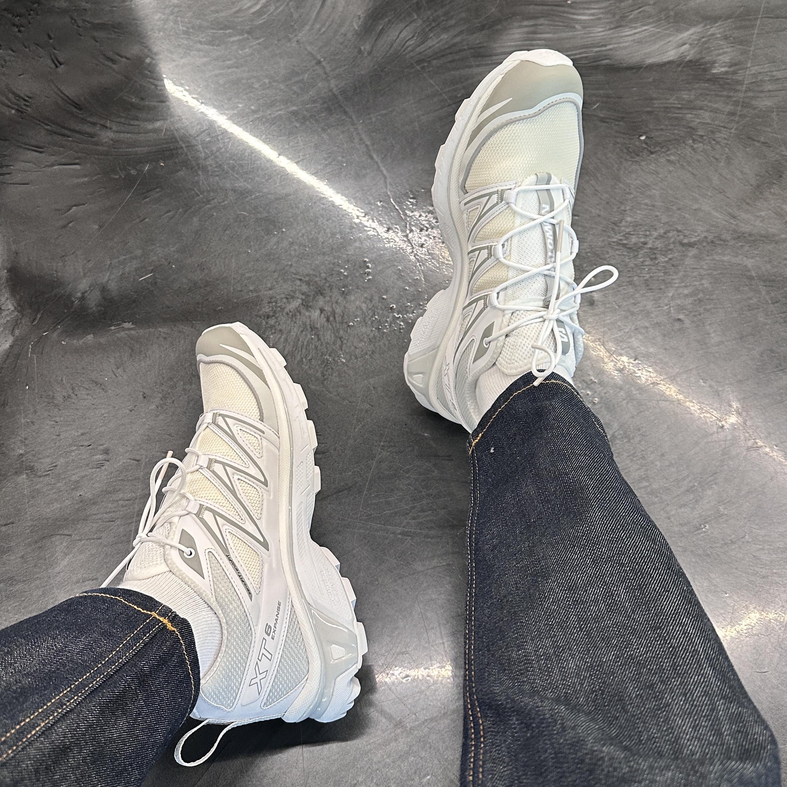 Salomon XT-6 Expanse Vanilla Ice White 착용 스타일 - 2