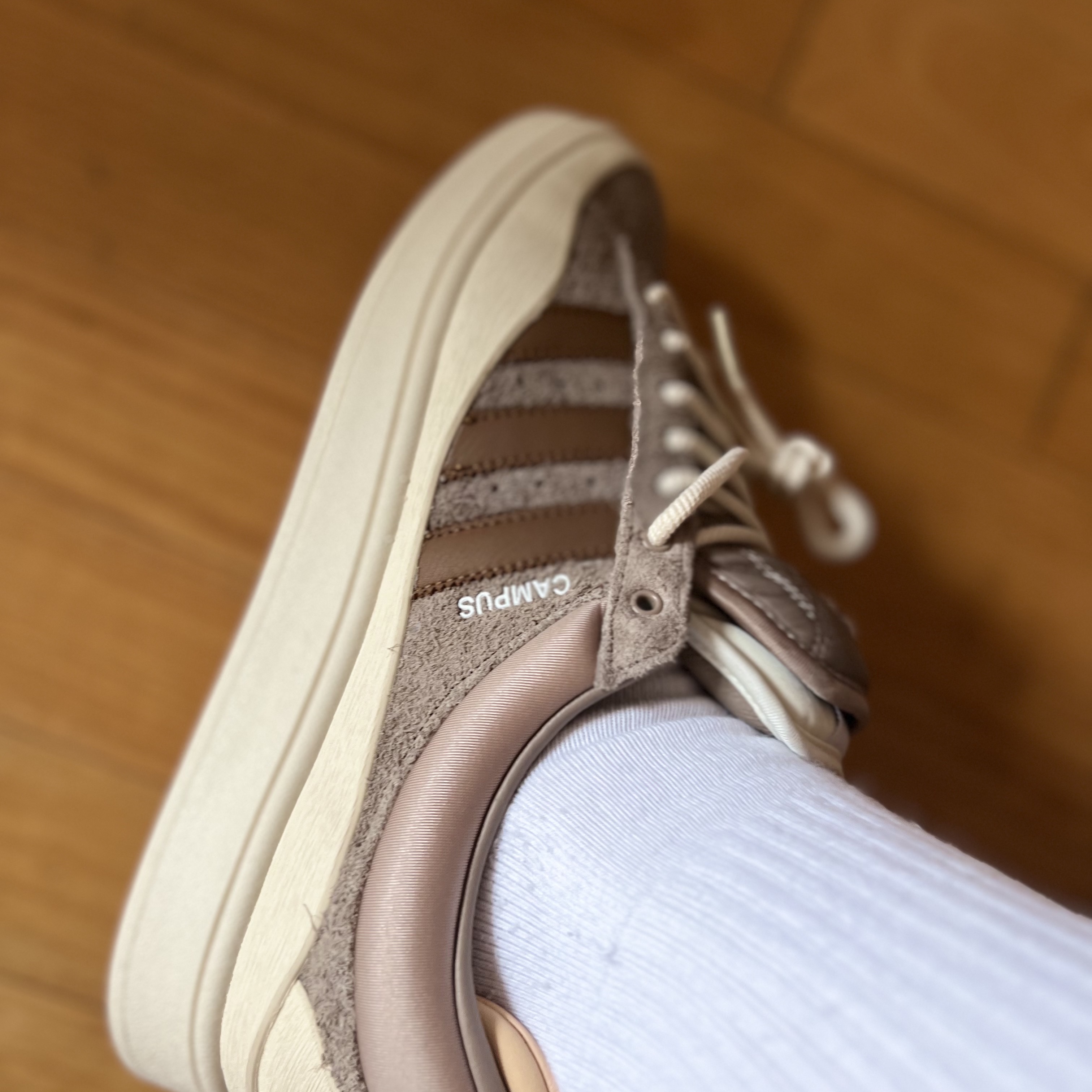 Adidas x Bad Bunny Campus Supplier Color White 착용 스타일 - 4