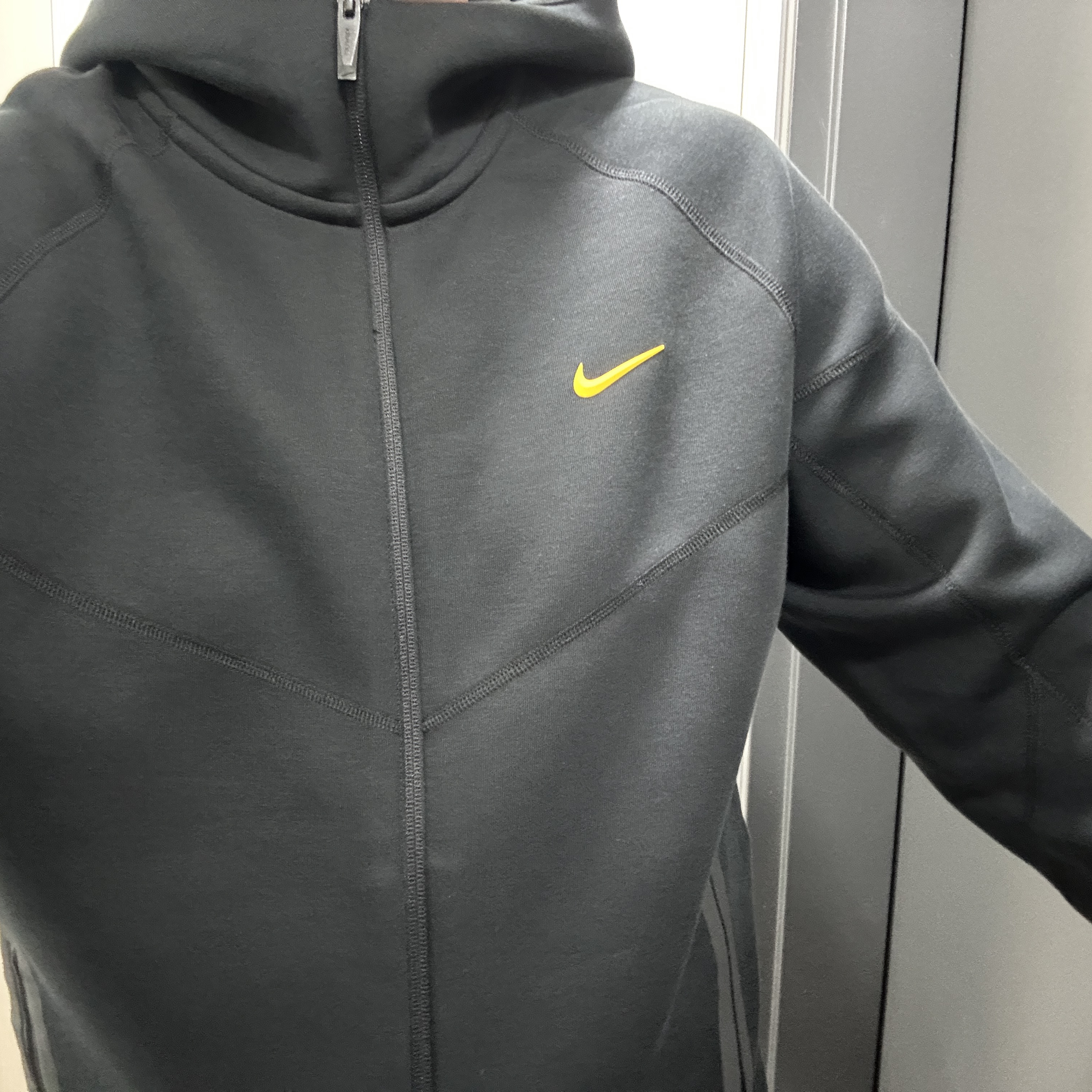 Nike x Drake Nocta Tech Fleece Hoodie Black (FD8453-010) 착용 스타일 - 3
