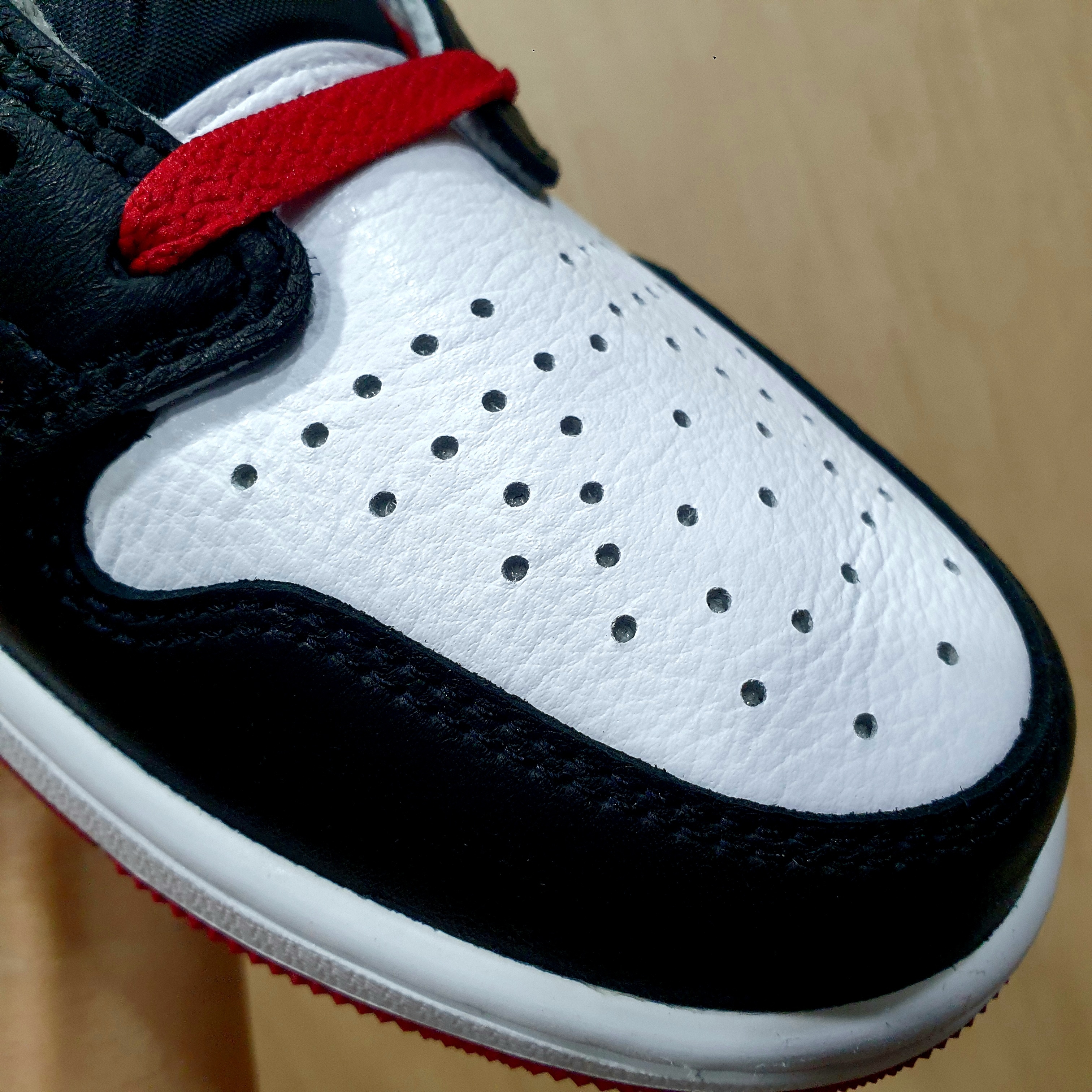 Jordan 1 Retro Low OG Black Toe 착용 스타일 - 1