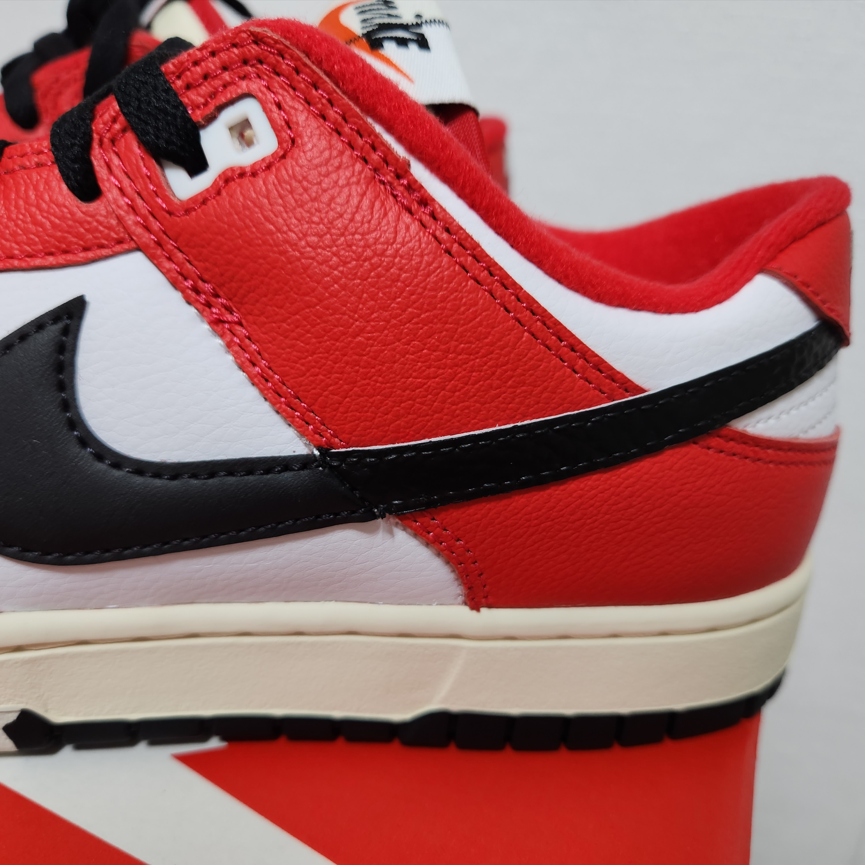 Nike Dunk Low Retro PRM University Red Black 착용 스타일 - 3