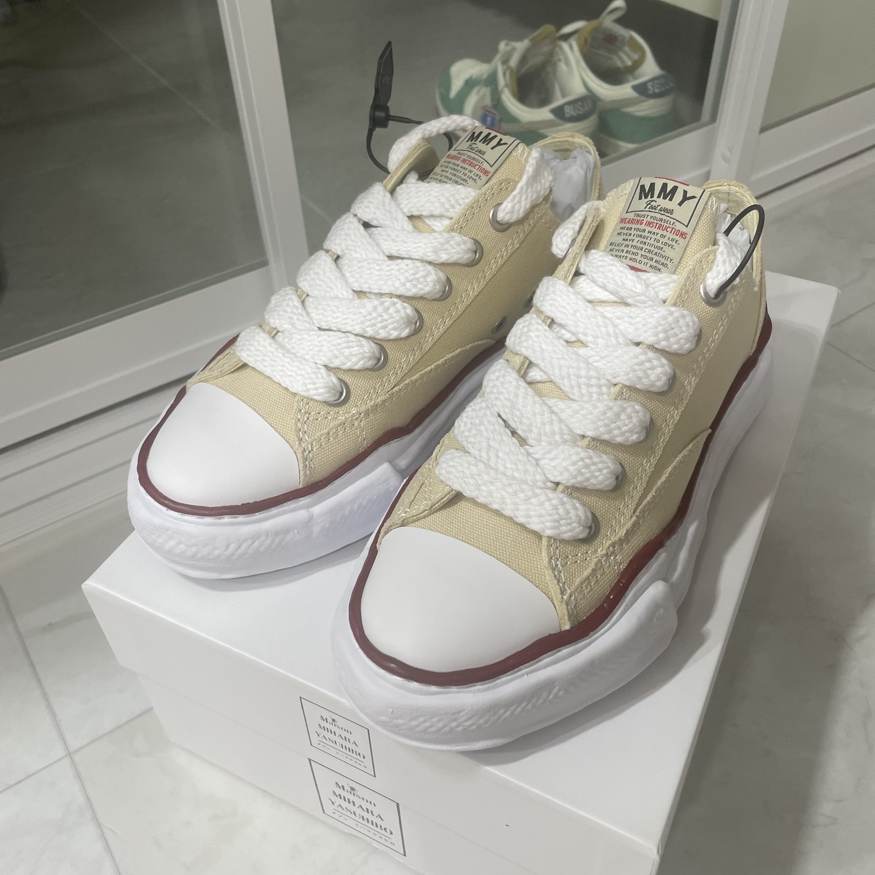 Maison Mihara Yasuhiro Peterson OG Sole Canvas Low-top Sneakers Natural 착용 스타일