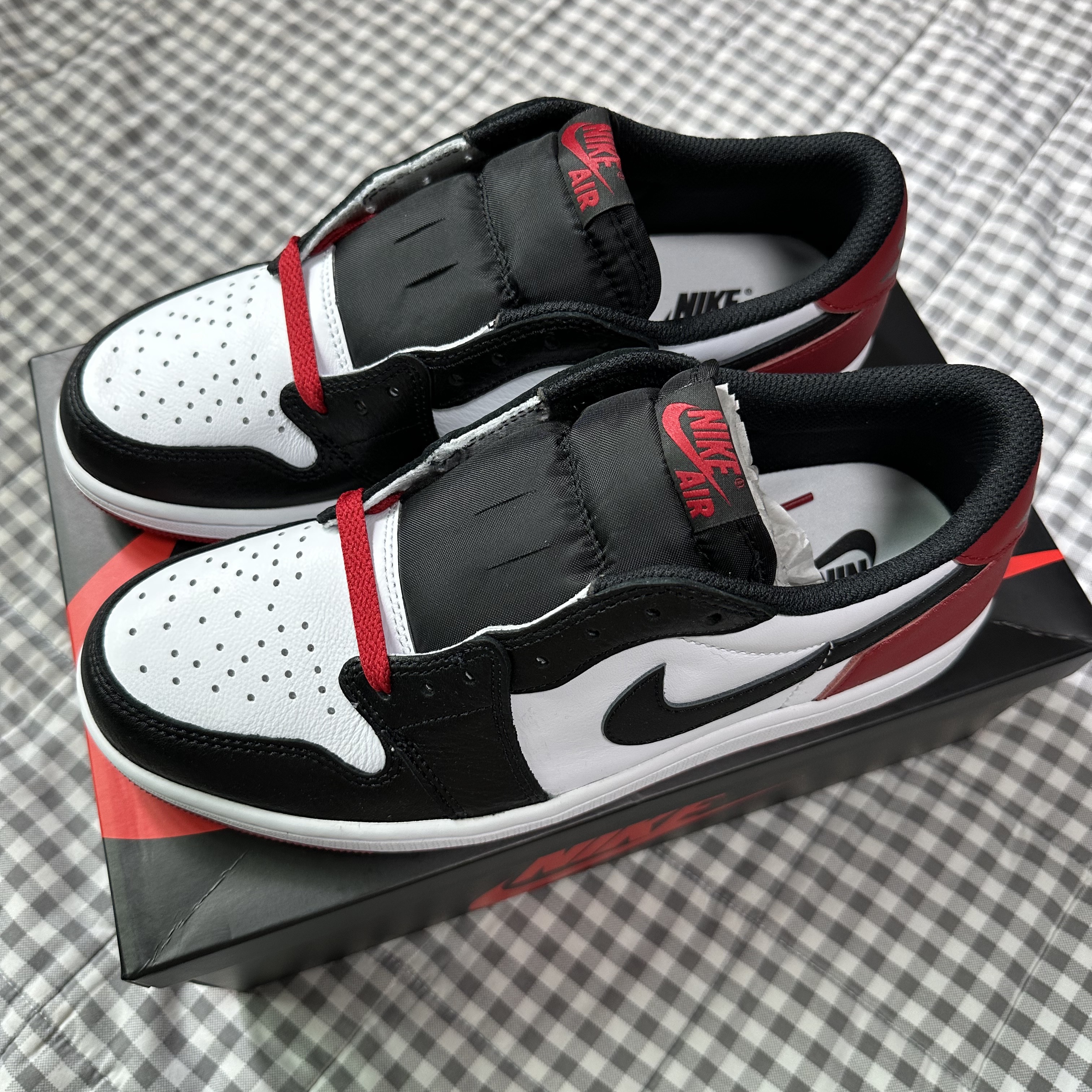 Jordan 1 Retro Low OG Black Toe 착용 스타일 - 4