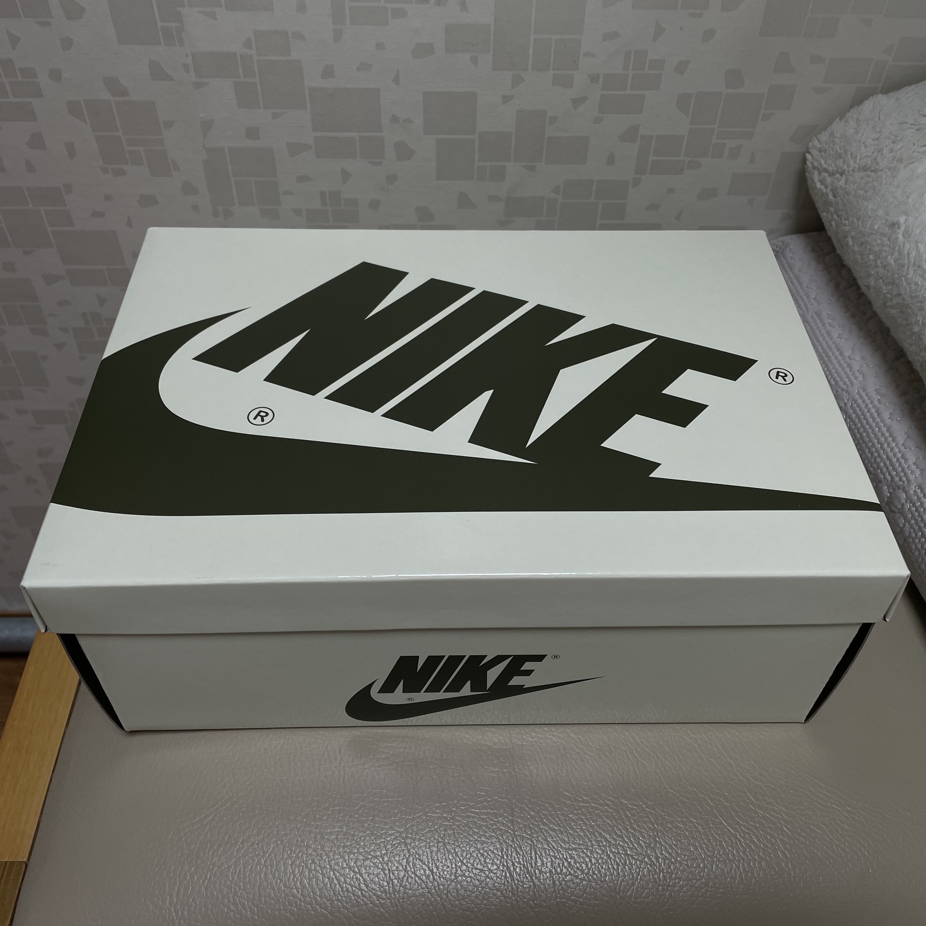(W) Jordan 1 x Travis Scott Retro Low OG SP Medium Olive 착용 스타일 - 3