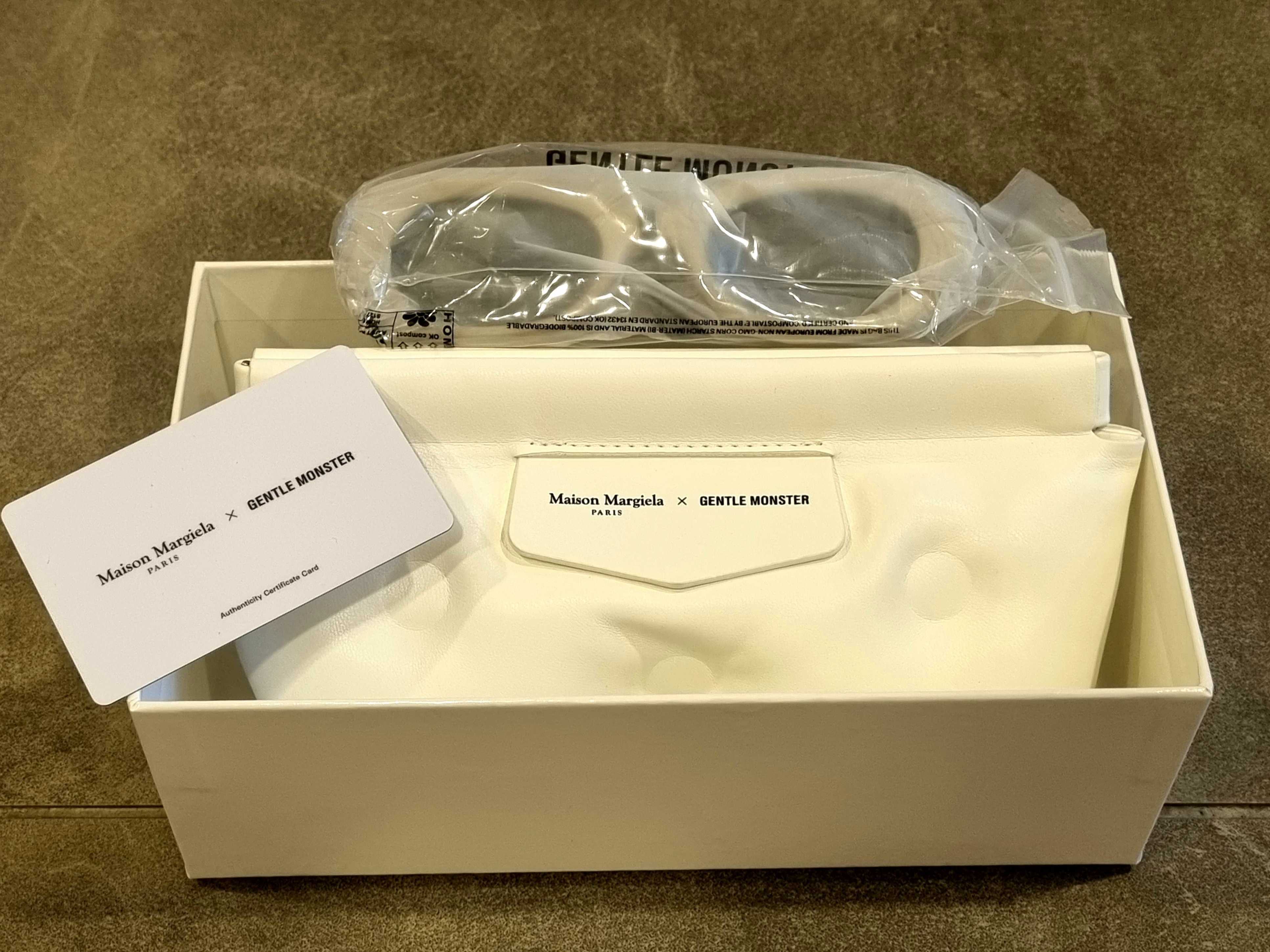 Gentle Monster x Maison Margiela MM004 Grey Black 착용 스타일 - 3