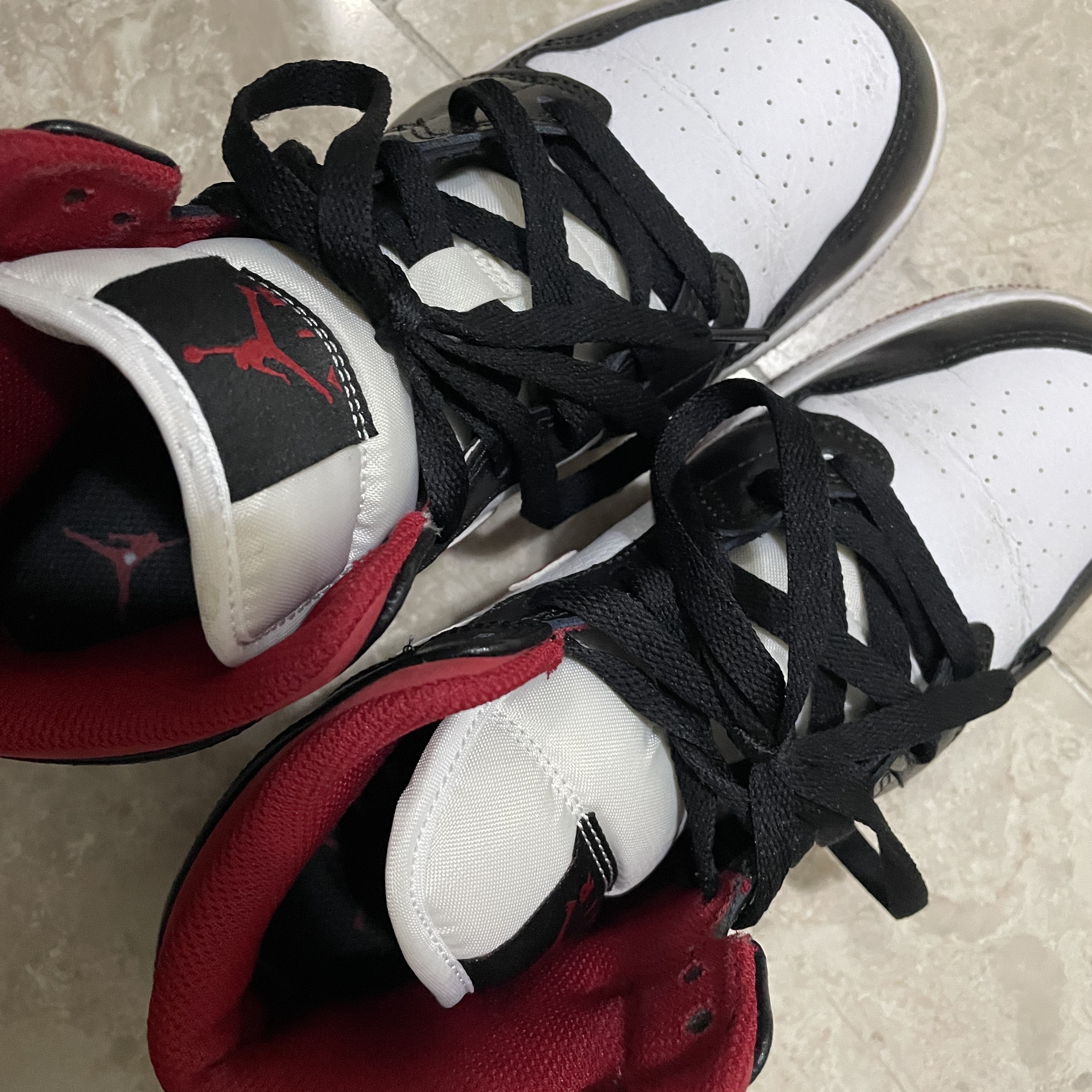 (GS) Jordan 1 Mid Gym Red Black White 착용 스타일