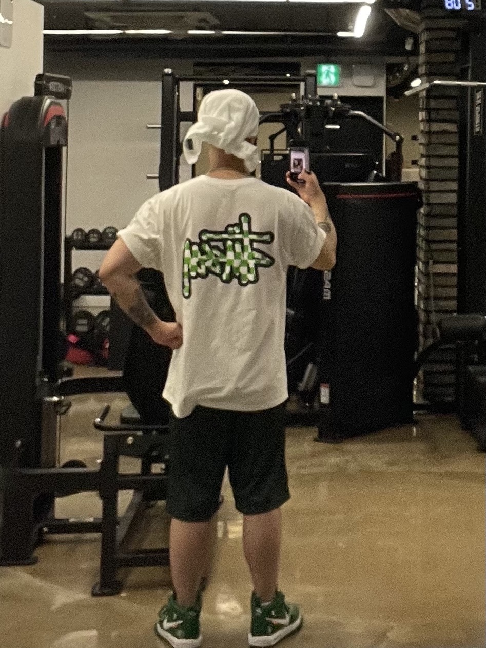 Stussy Checker Stock T-Shirt White, Nike x Off-White Air Force 1 Mid SP Leather Pine Green 착용 스타일 - 2