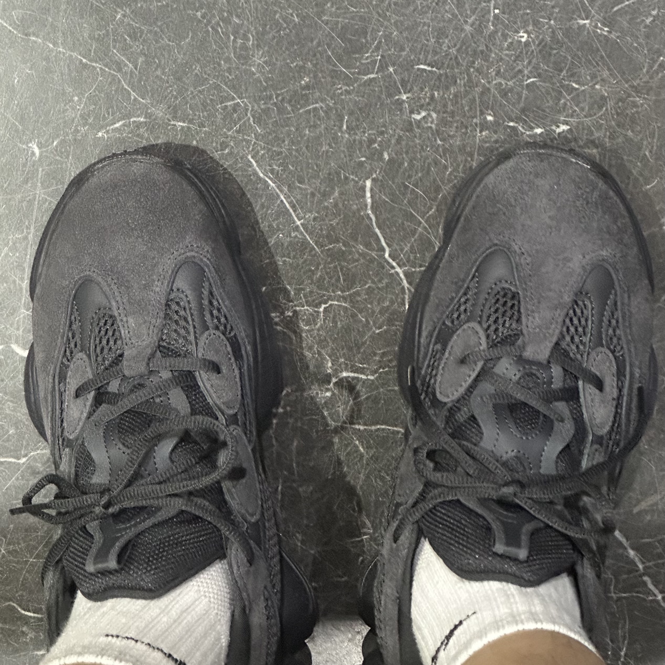 Adidas Yeezy 500 Utility Black 2022/2023 착용 스타일