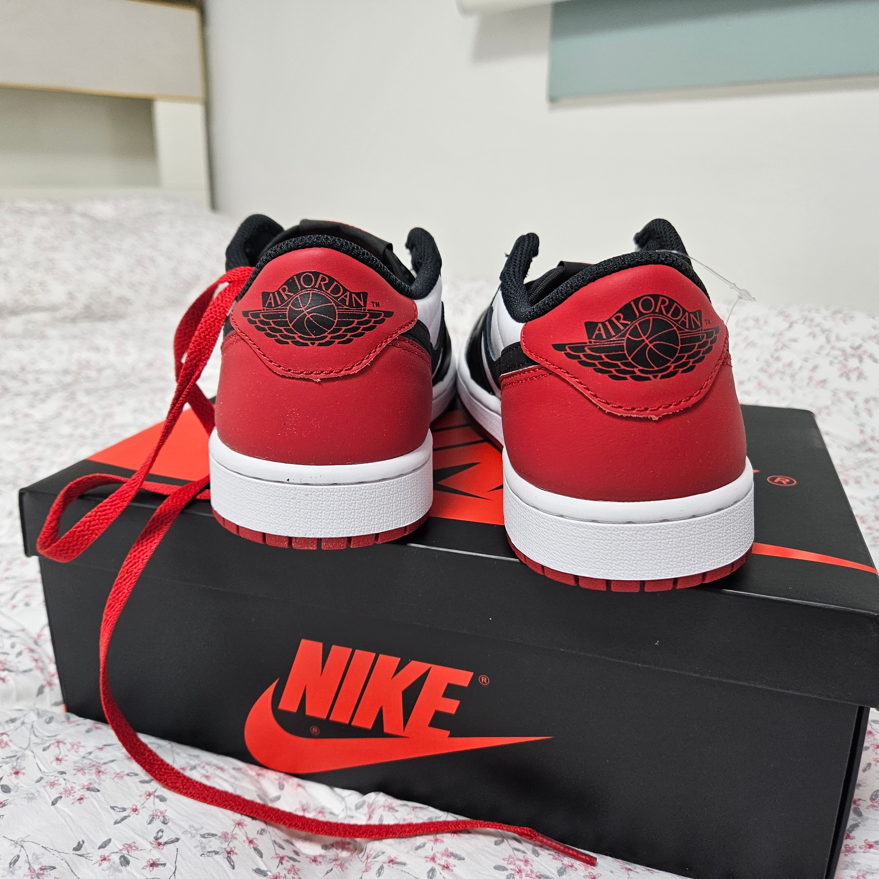 Jordan 1 Retro Low OG Black Toe 착용 스타일 - 5