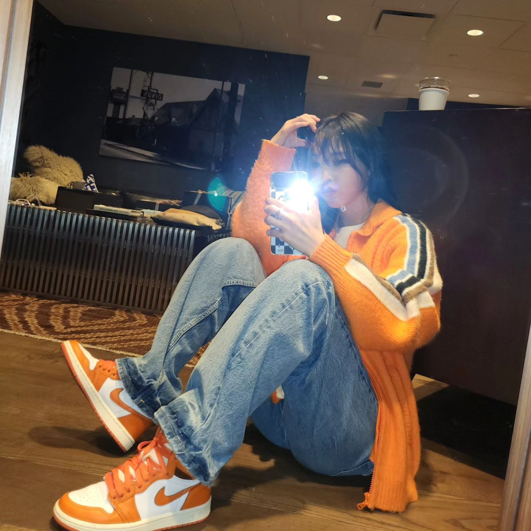 (W) Jordan 1 Retro High OG Starfish 착용 스타일 - 3