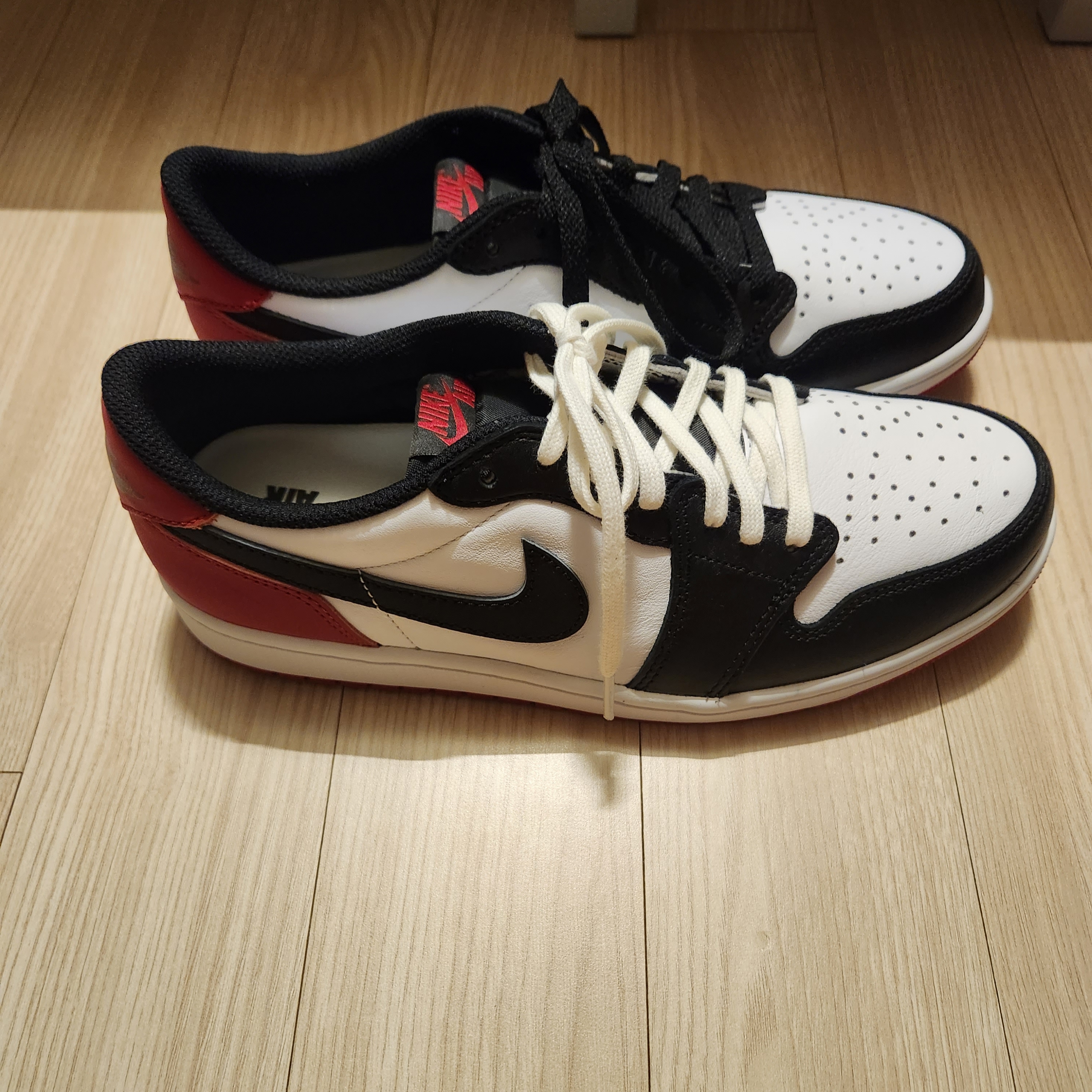 Jordan 1 Retro Low OG Black Toe 착용 스타일 - 3