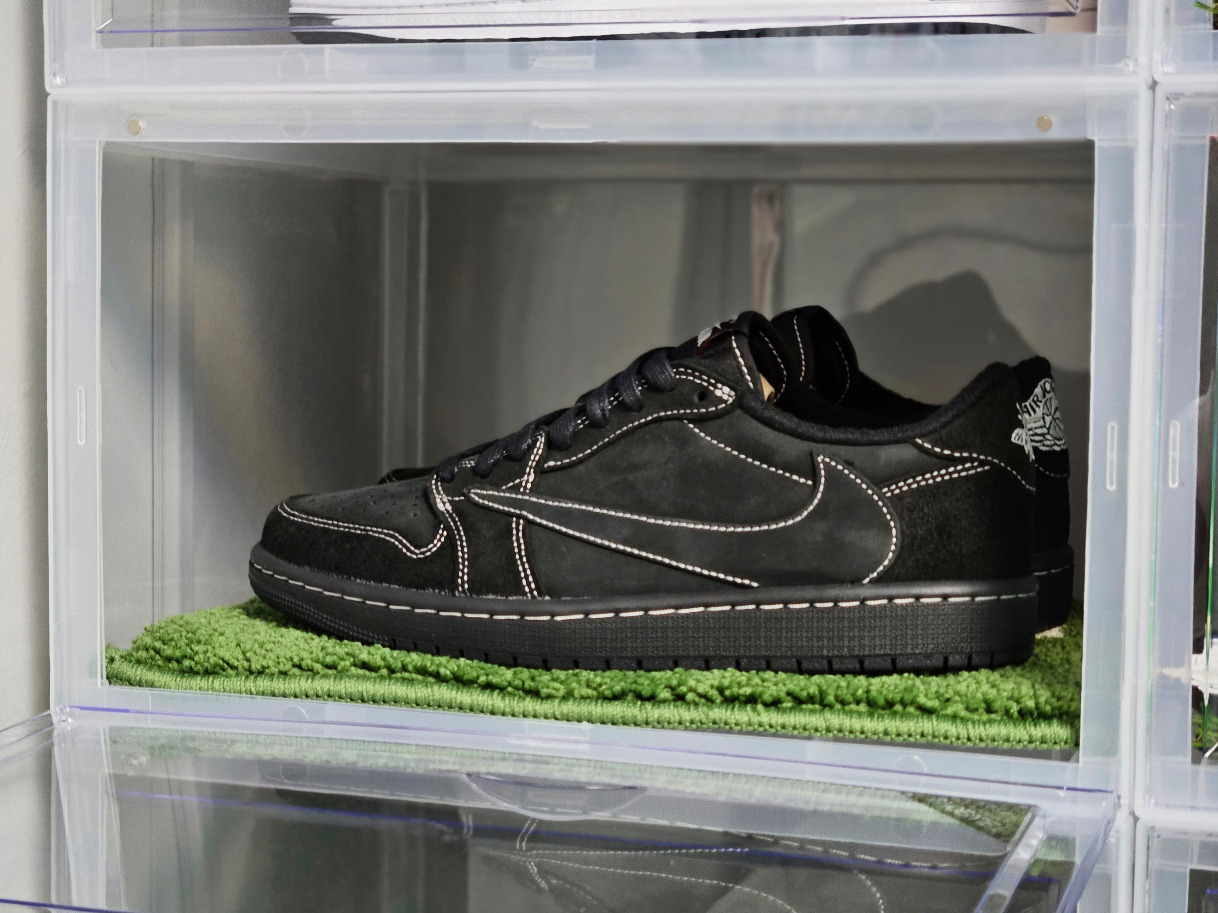 Jordan 1 x Travis Scott Retro Low OG SP Black Phantom 착용 스타일 - 5