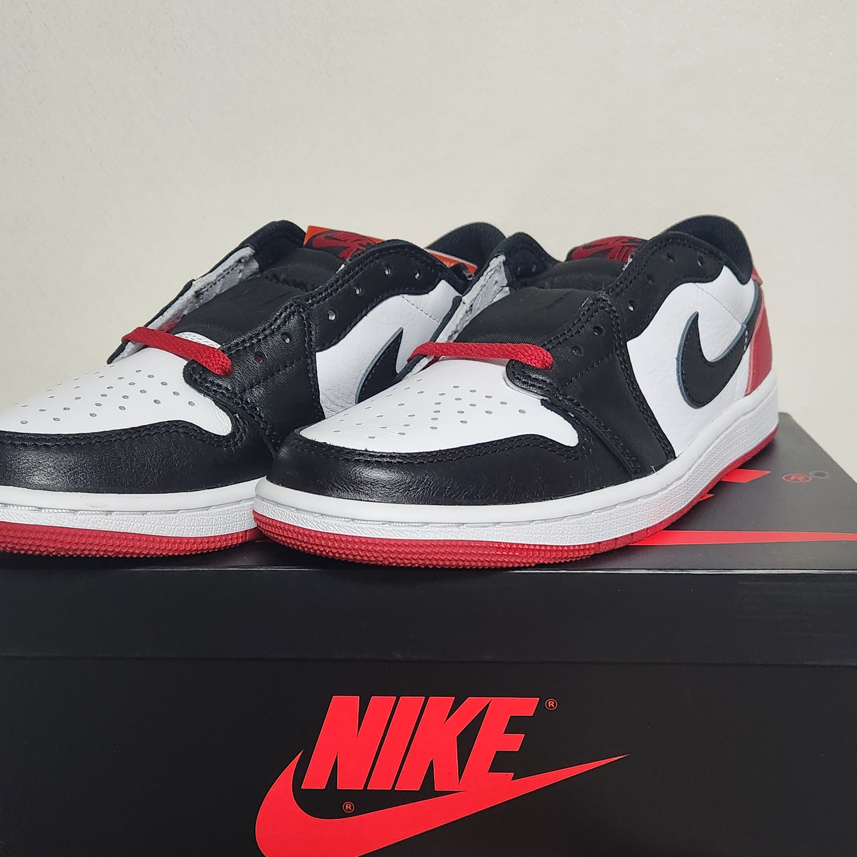 Jordan 1 Retro Low OG Black Toe 착용 스타일 - 2