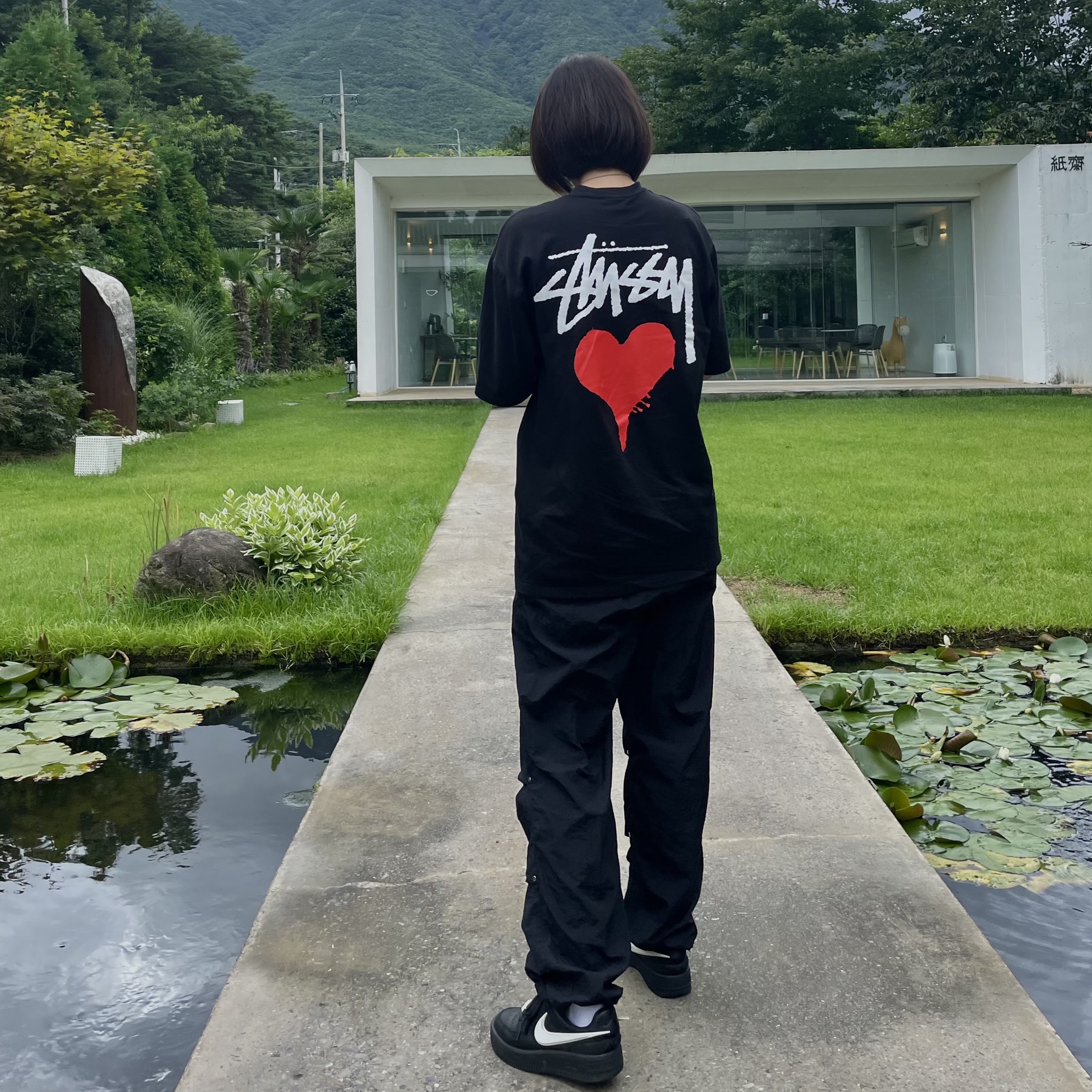 Stussy Stock Heart T-Shirt Black, Nike x Ambush Air Force 1 Low SP Black 착용 스타일
