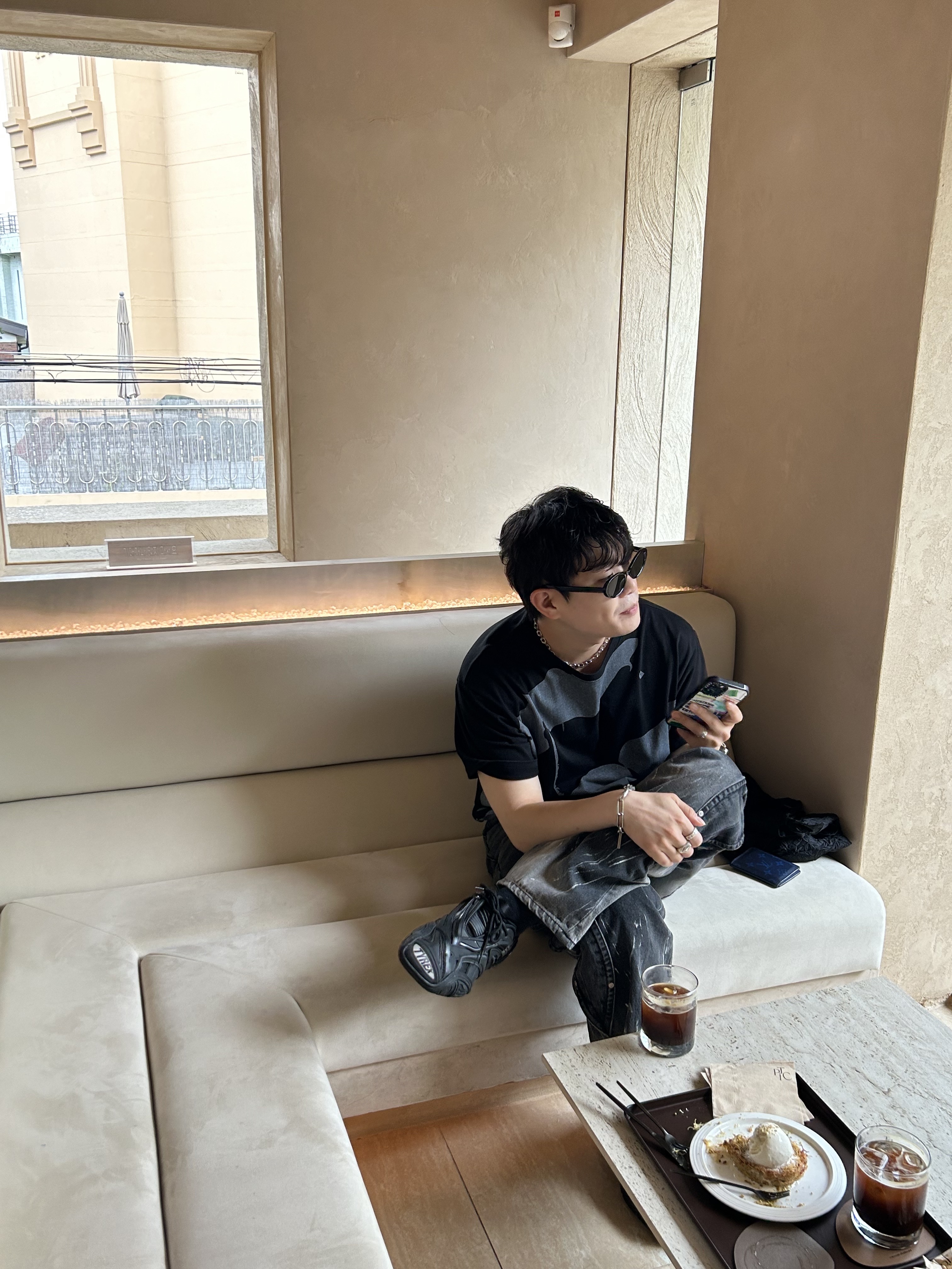 Balenciaga Tyrex Sneakers Black 착용 스타일 - 4