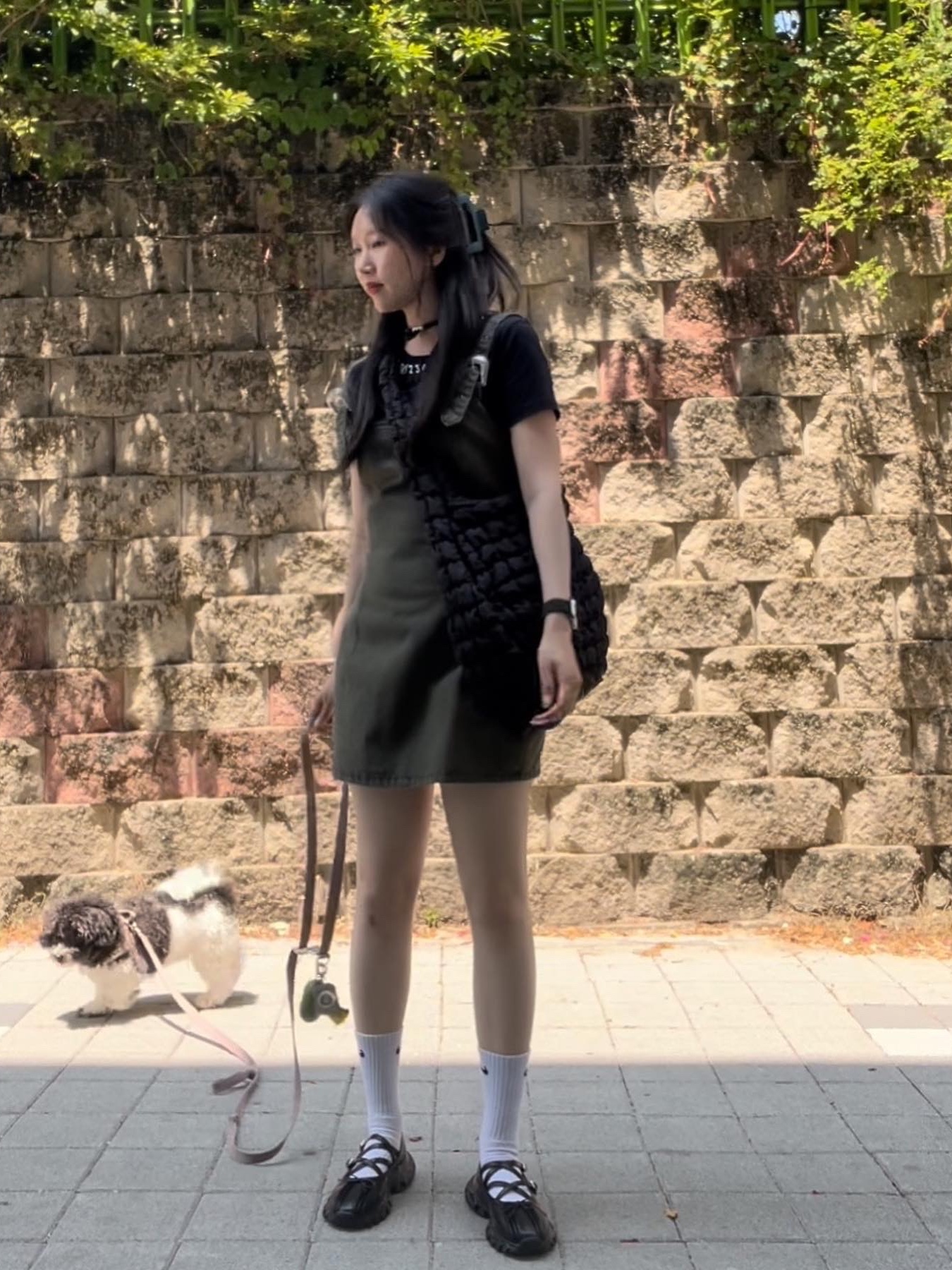COS Quilted Oversized Shoulder Bag Black, Jacquemus Le Bob Artichaut Bucket Hat Black 착용 스타일 - 1