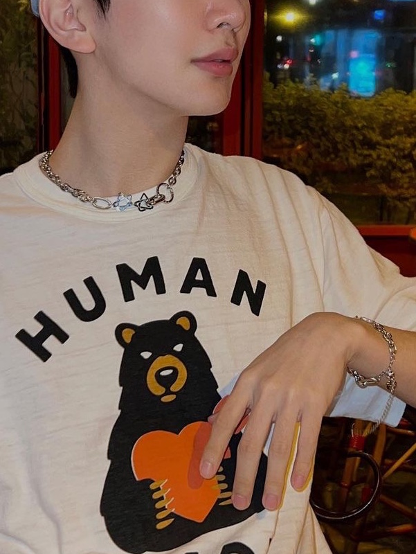 [KREAM 단독] Sentiments No.365 Necklace X Keychain Silver 착용 스타일 - 1