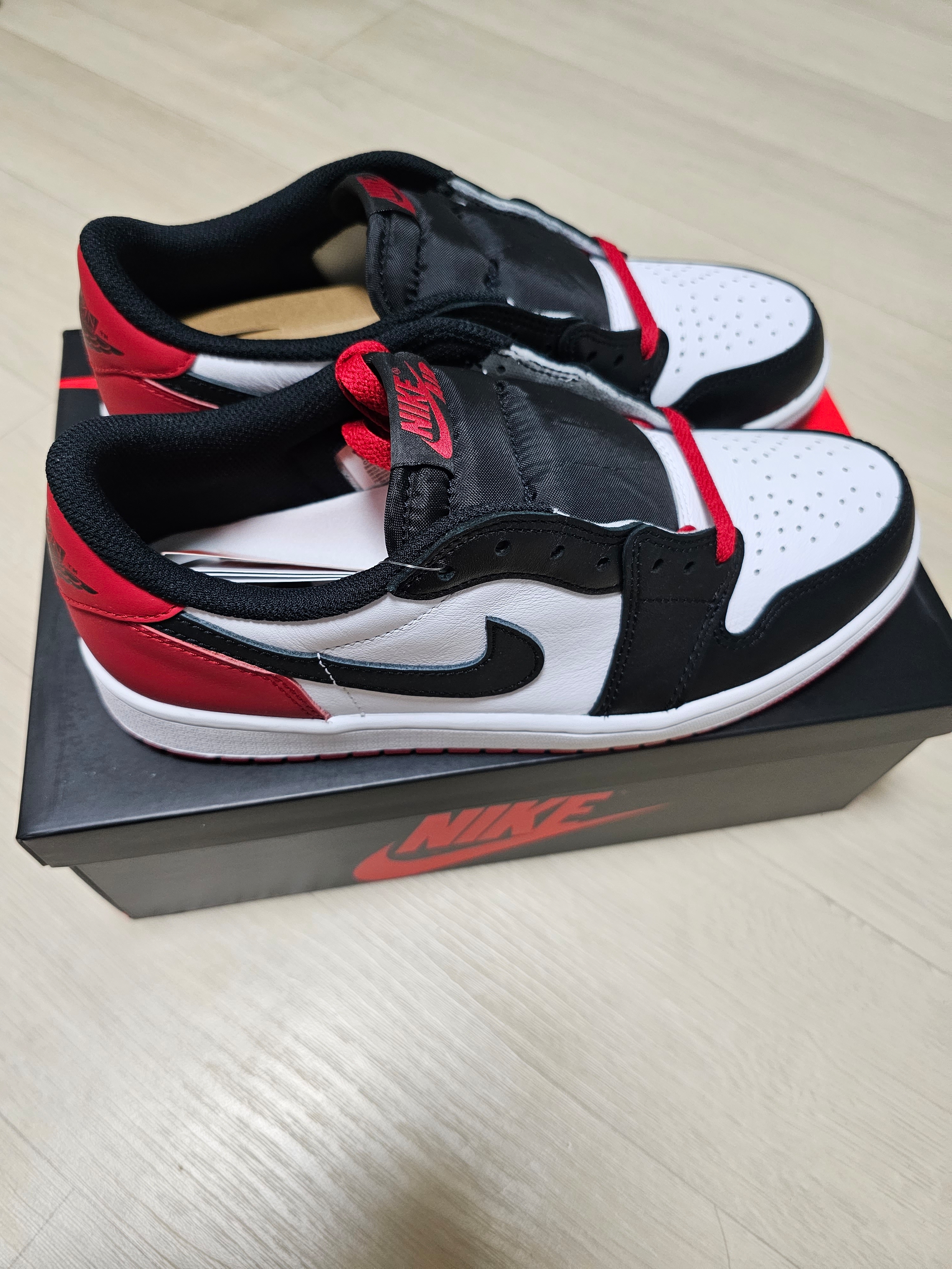 Jordan 1 Retro Low OG Black Toe 착용 스타일 - 2
