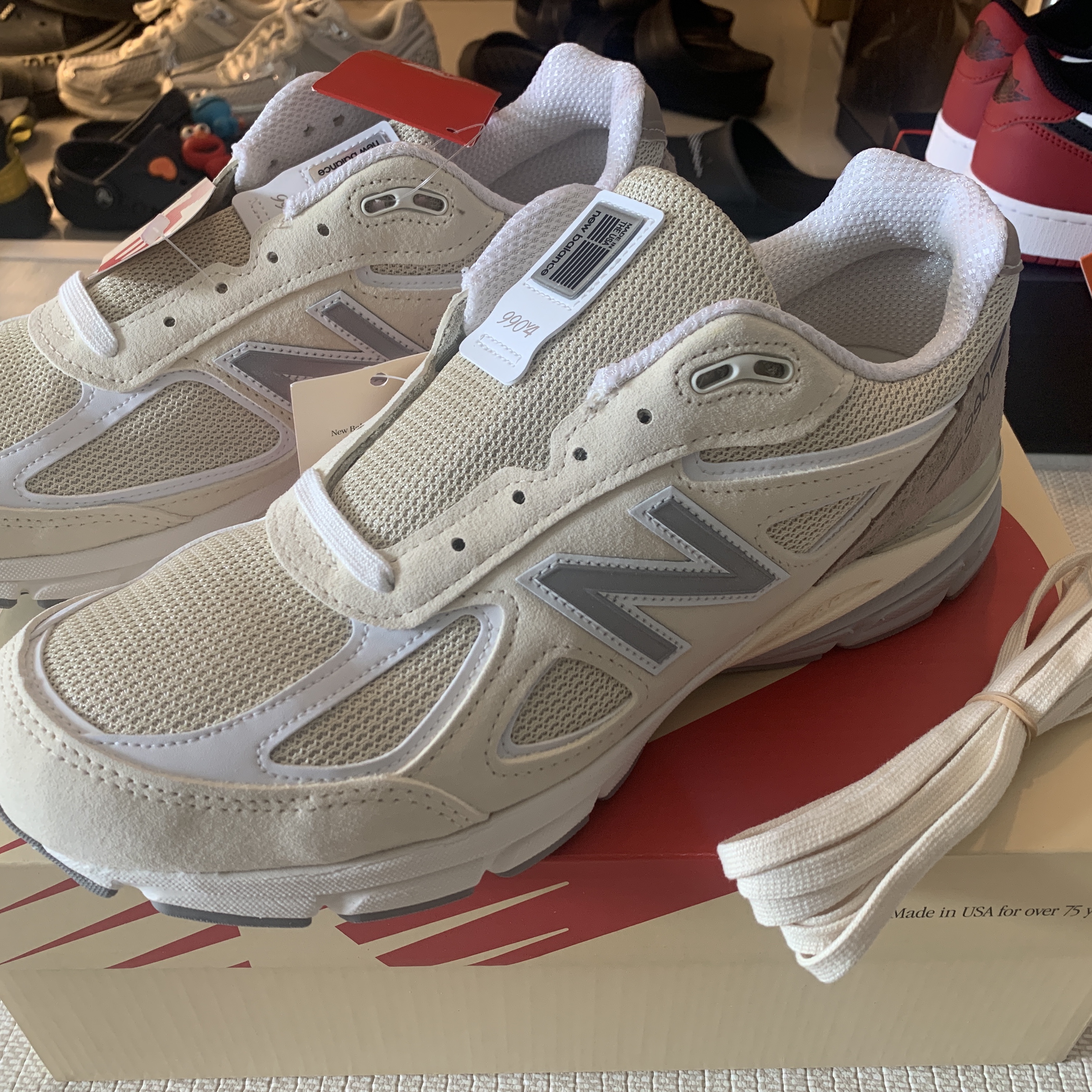 New Balance 990v4 Made in USA Cream White 착용 스타일 - 3