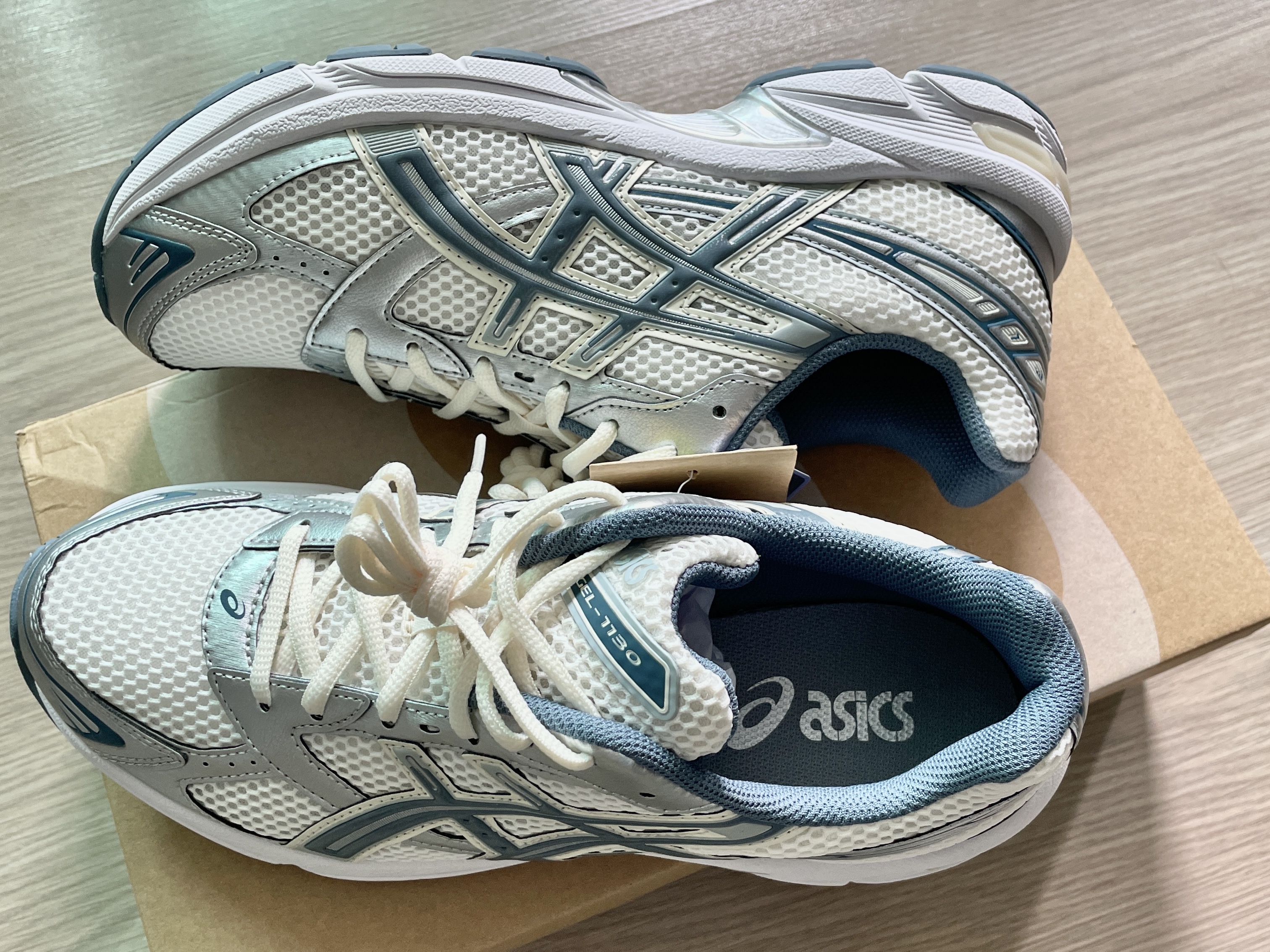 Asics Gel-1130 Cream Ironclad 착용 스타일