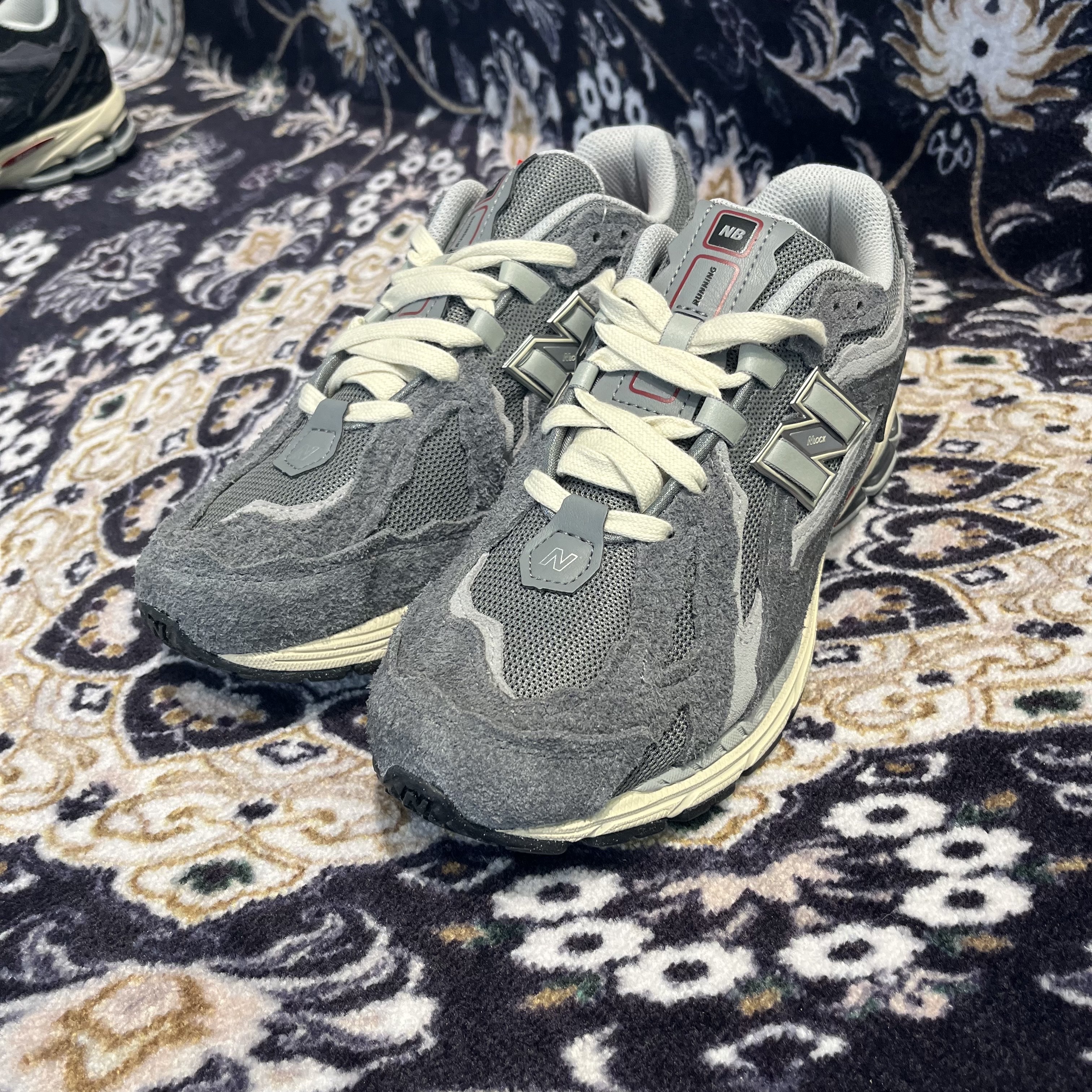 New Balance 1906D Protection Pack Castlerock 착용 스타일