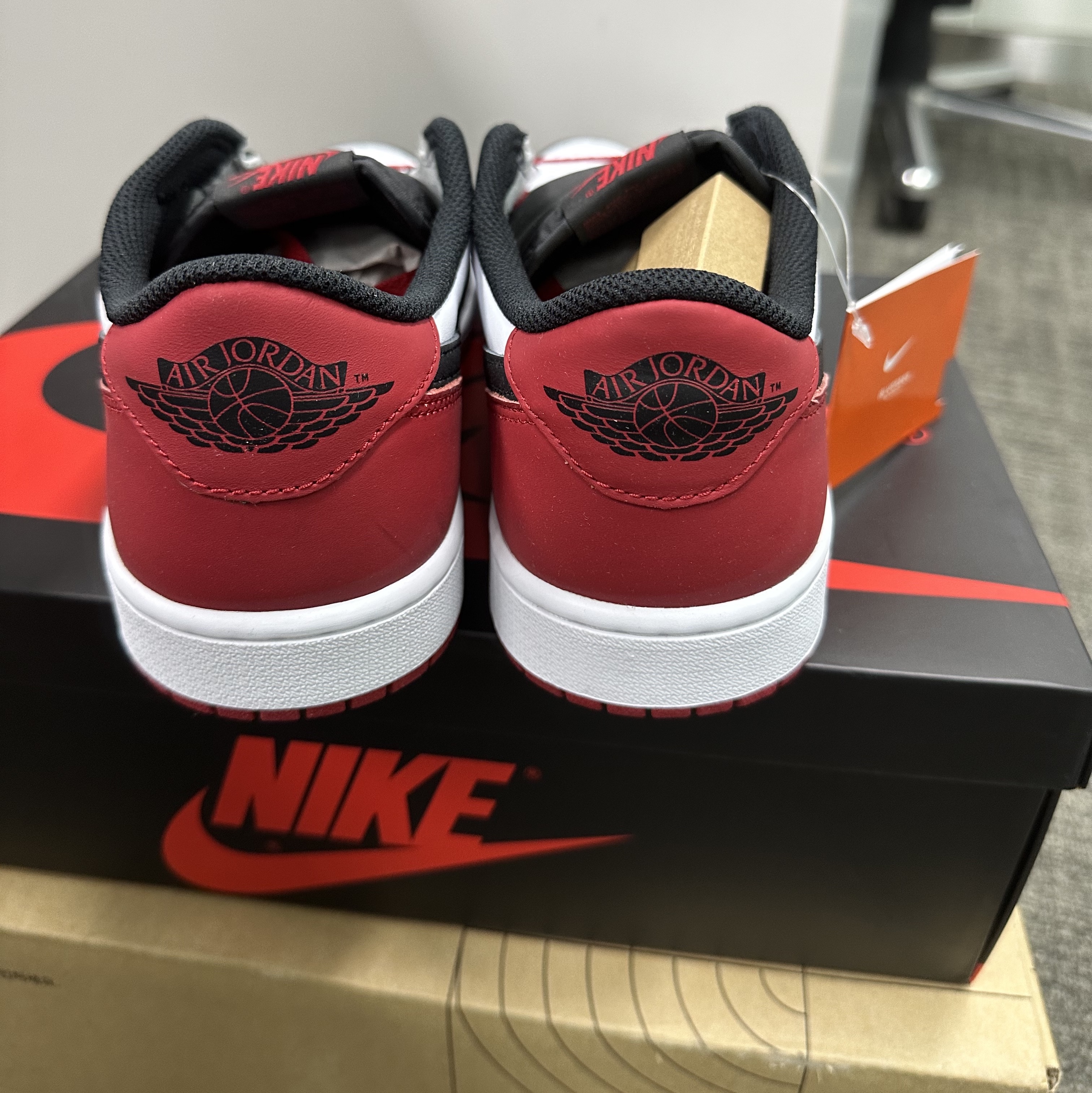 Jordan 1 Retro Low OG Black Toe 착용 스타일 - 3