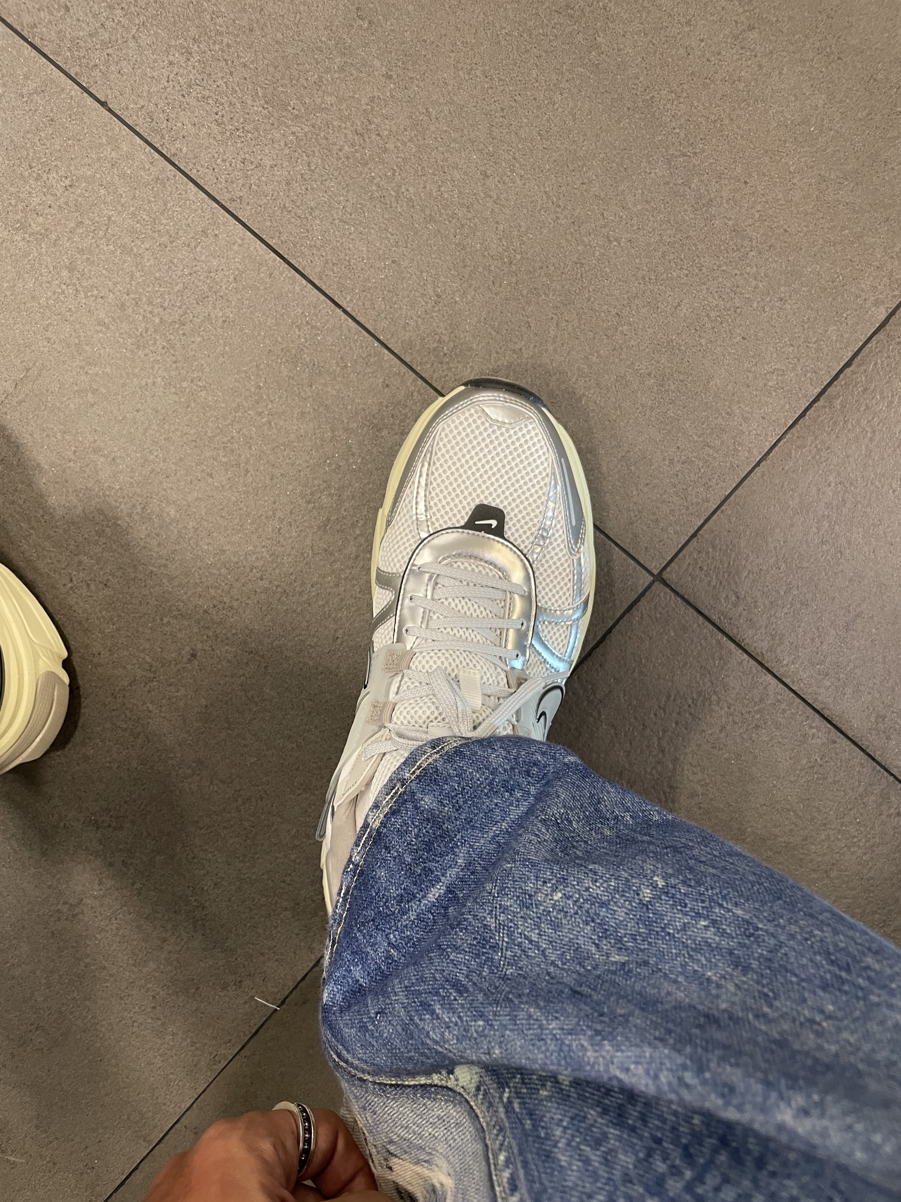 Nike V2K Run Summit White Metallic Silver, Our Legacy Third Cut Digital Denim Print 착용 스타일 - 3