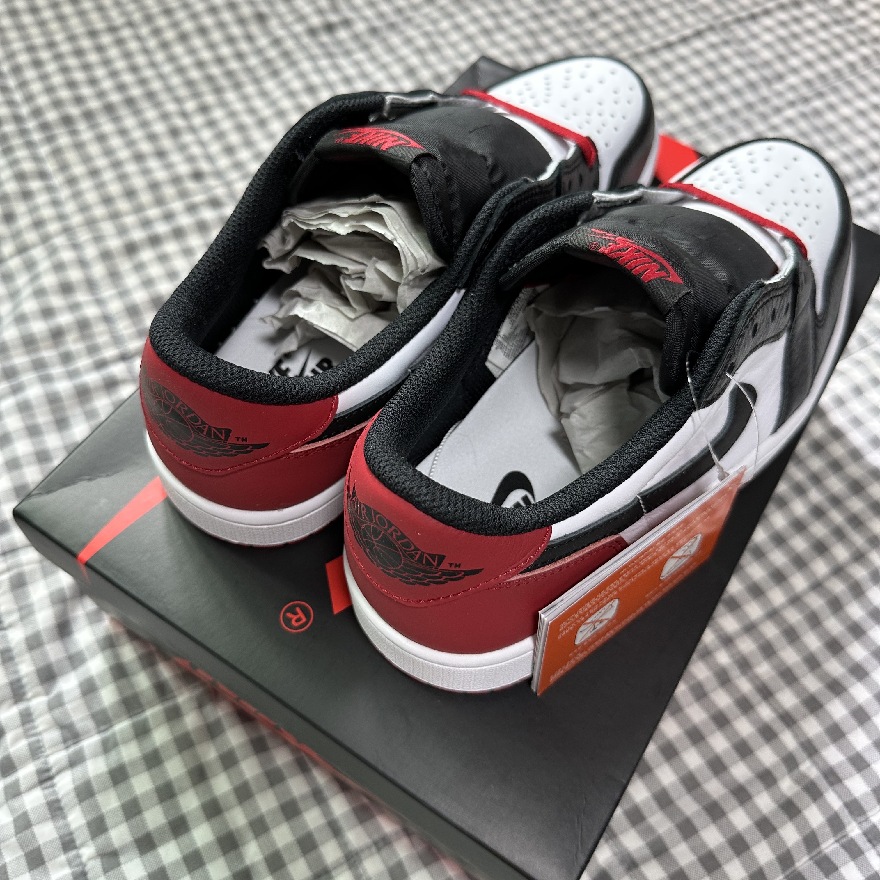 Jordan 1 Retro Low OG Black Toe 착용 스타일 - 5