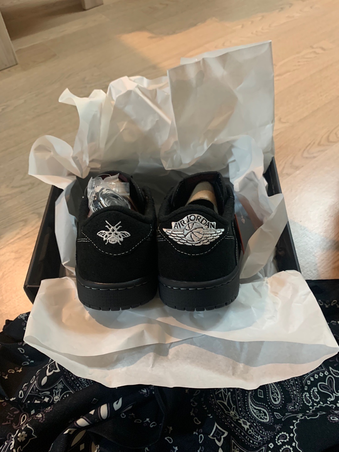 Nike Air Force 1 '07 Low White, Jordan 1 x Travis Scott Retro Low OG SP Black Phantom 착용 스타일 - 3