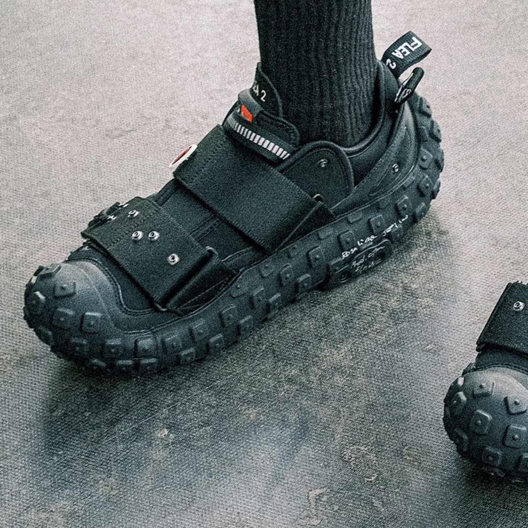 Nike ACG Mountain Fly Gore-Tex Black and Dark Grey, Nike Air Force 1 '07 Fresh Black 착용 스타일 - 2